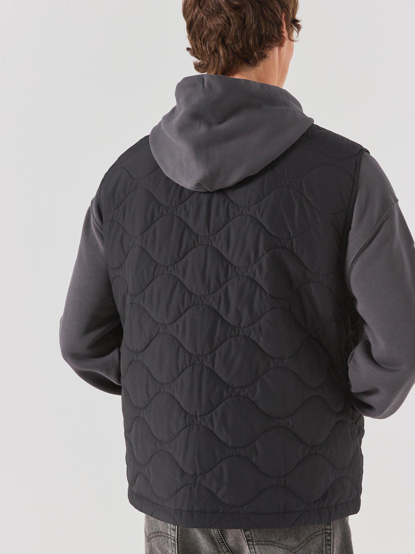 Image 2 of 6 of Lyle & Scott Lyle &amp; Scott Quilted Ripstop Gilet - Black