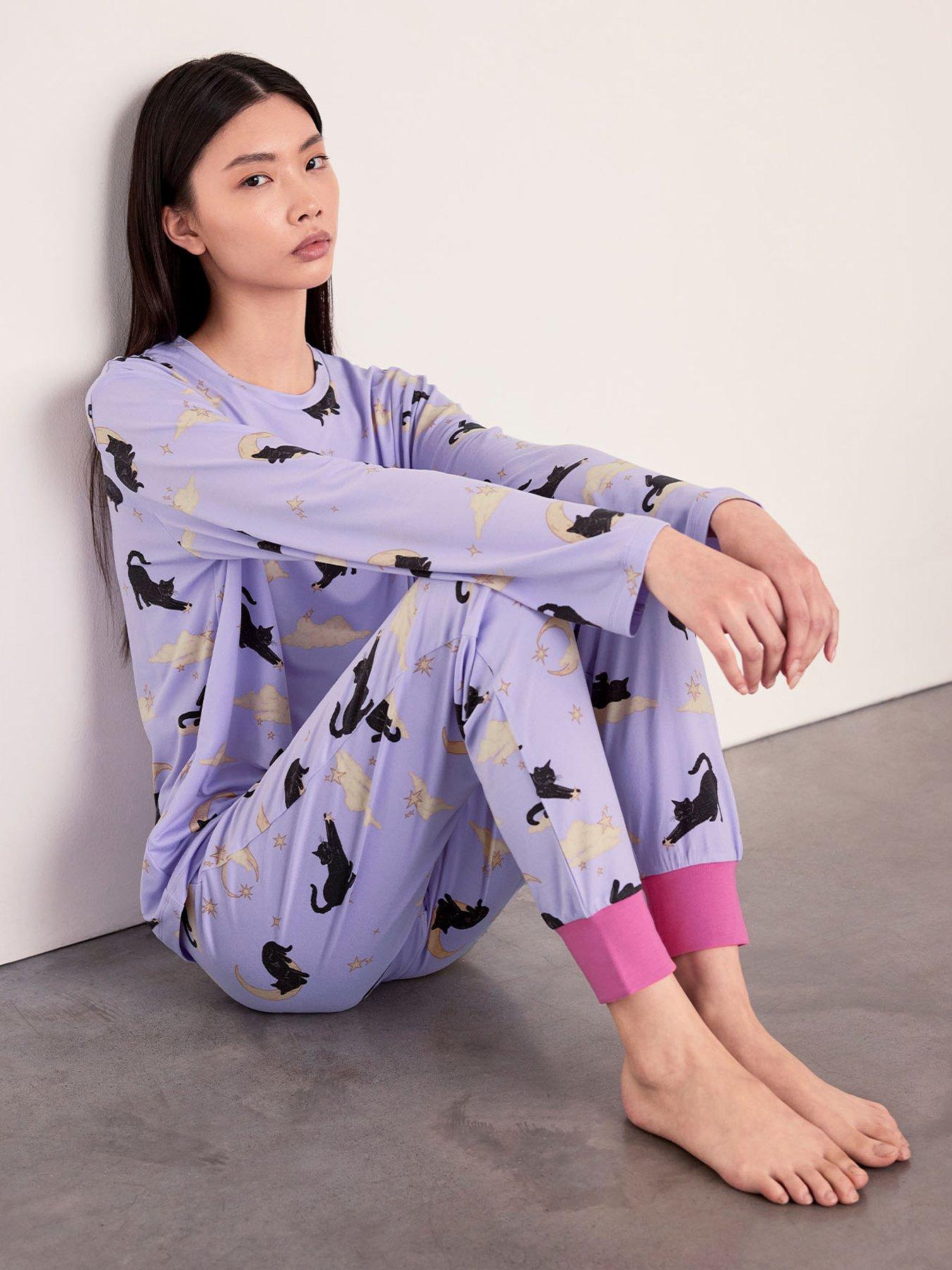 Image 5 of 6 of CHELSEA PEERS Halloween Cat Print Long Pyjama Set - Lilac