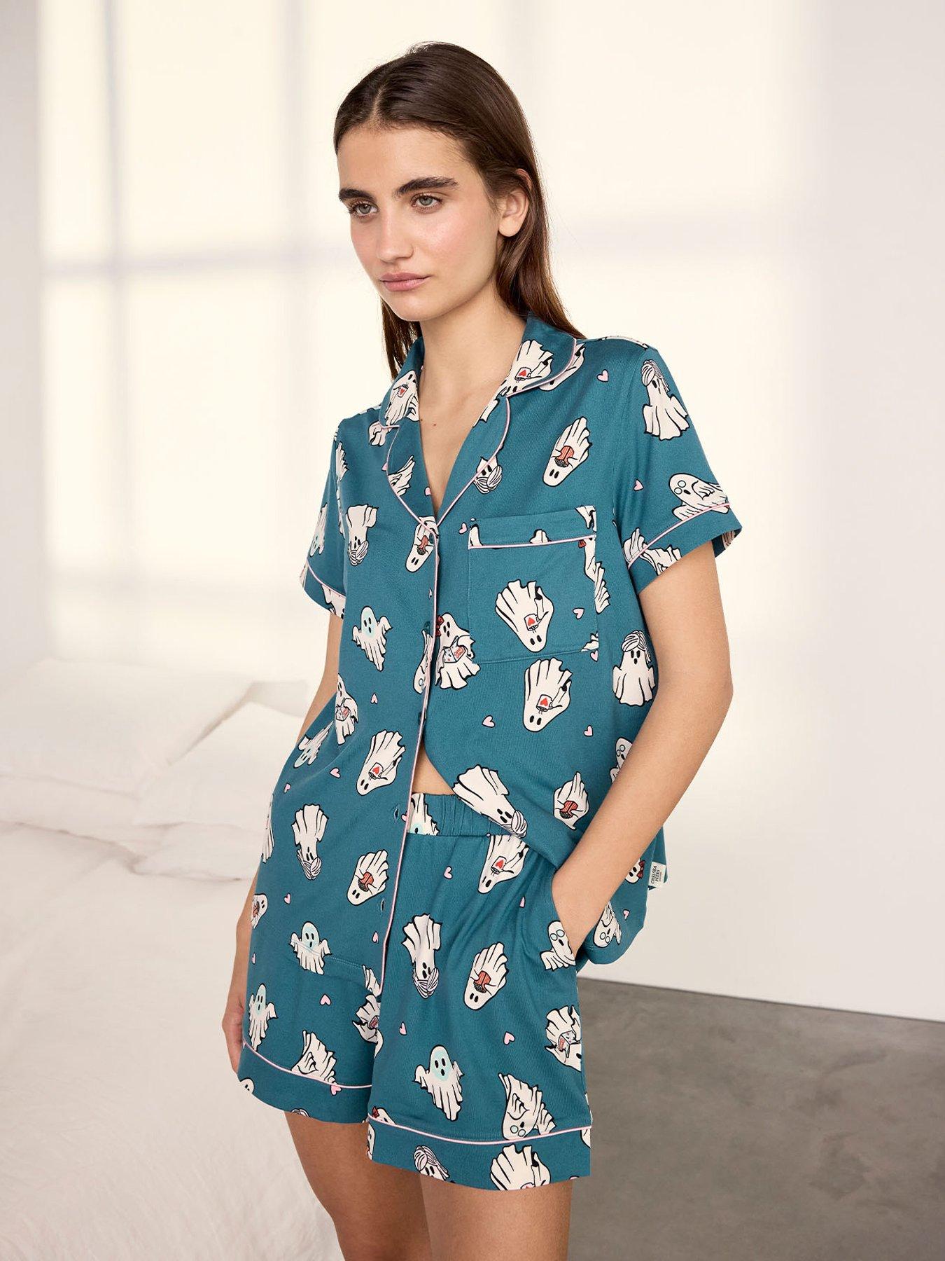 Image 3 of 6 of CHELSEA PEERS Halloween Ghost Print Short Pyjama Set - Teal