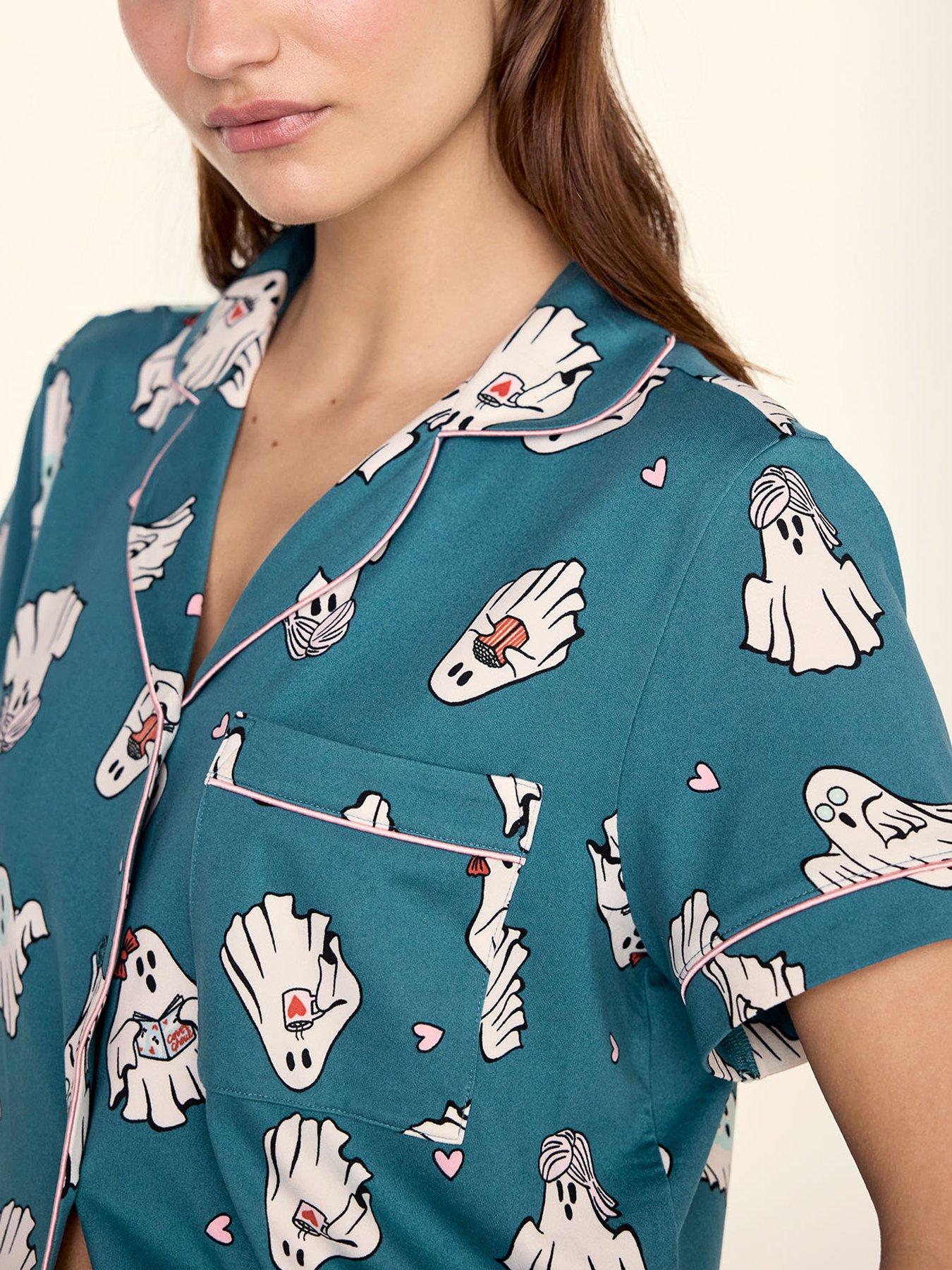Image 5 of 6 of CHELSEA PEERS Halloween Ghost Print Short Pyjama Set - Teal