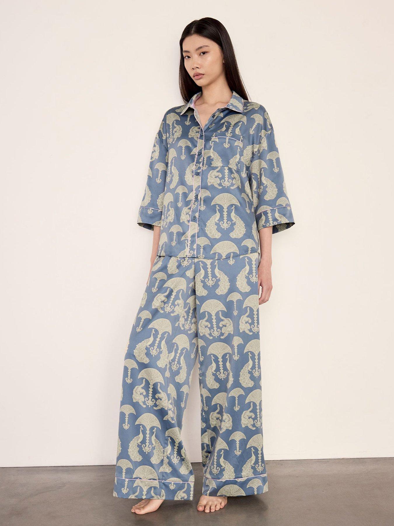 CHELSEA PEERS Satin Tigers  &  Peacocks Print Long Pyjama Set - Blue