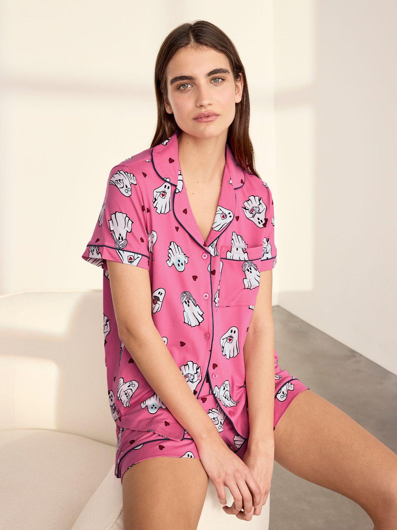 Image 3 of 5 of CHELSEA PEERS Halloween Ghost Print Short Pyjama Set - Pink