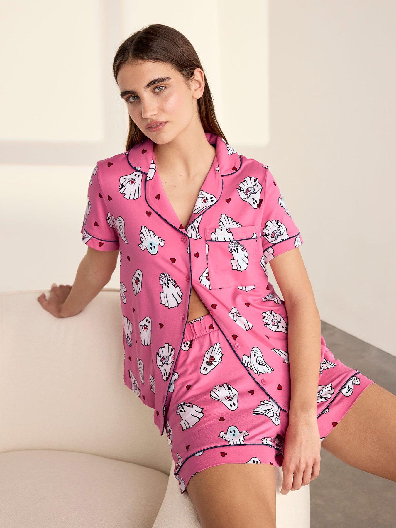 Image 5 of 5 of CHELSEA PEERS Halloween Ghost Print Short Pyjama Set - Pink
