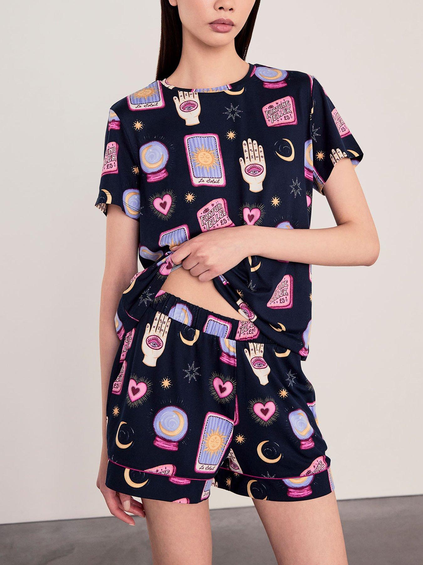Image 3 of 5 of CHELSEA PEERS Halloween Fortune Teller Print Short Pyjama Set - Navy