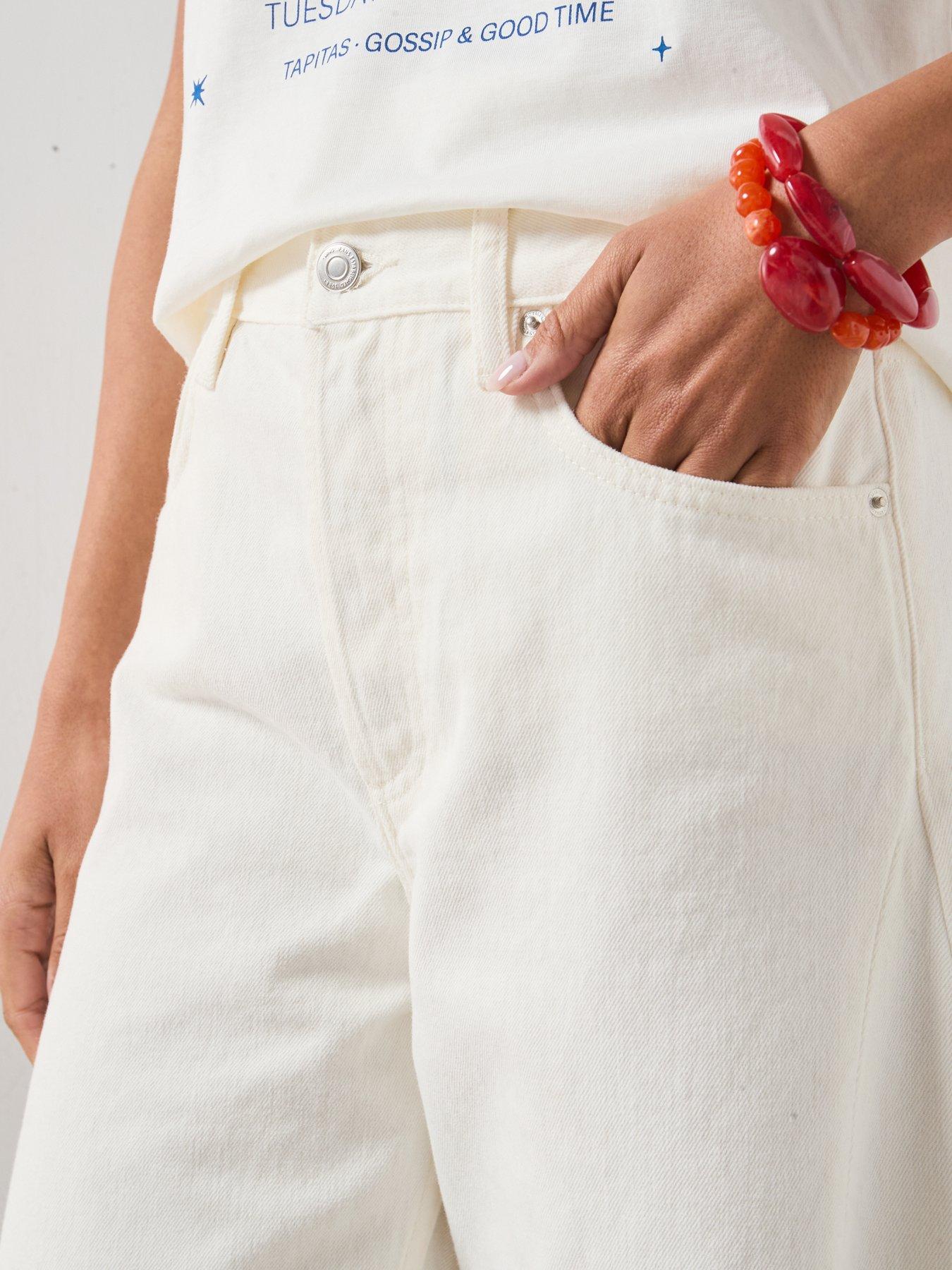 Image 4 of 6 of Mango Mid-Rise Balloon Jeans - White
