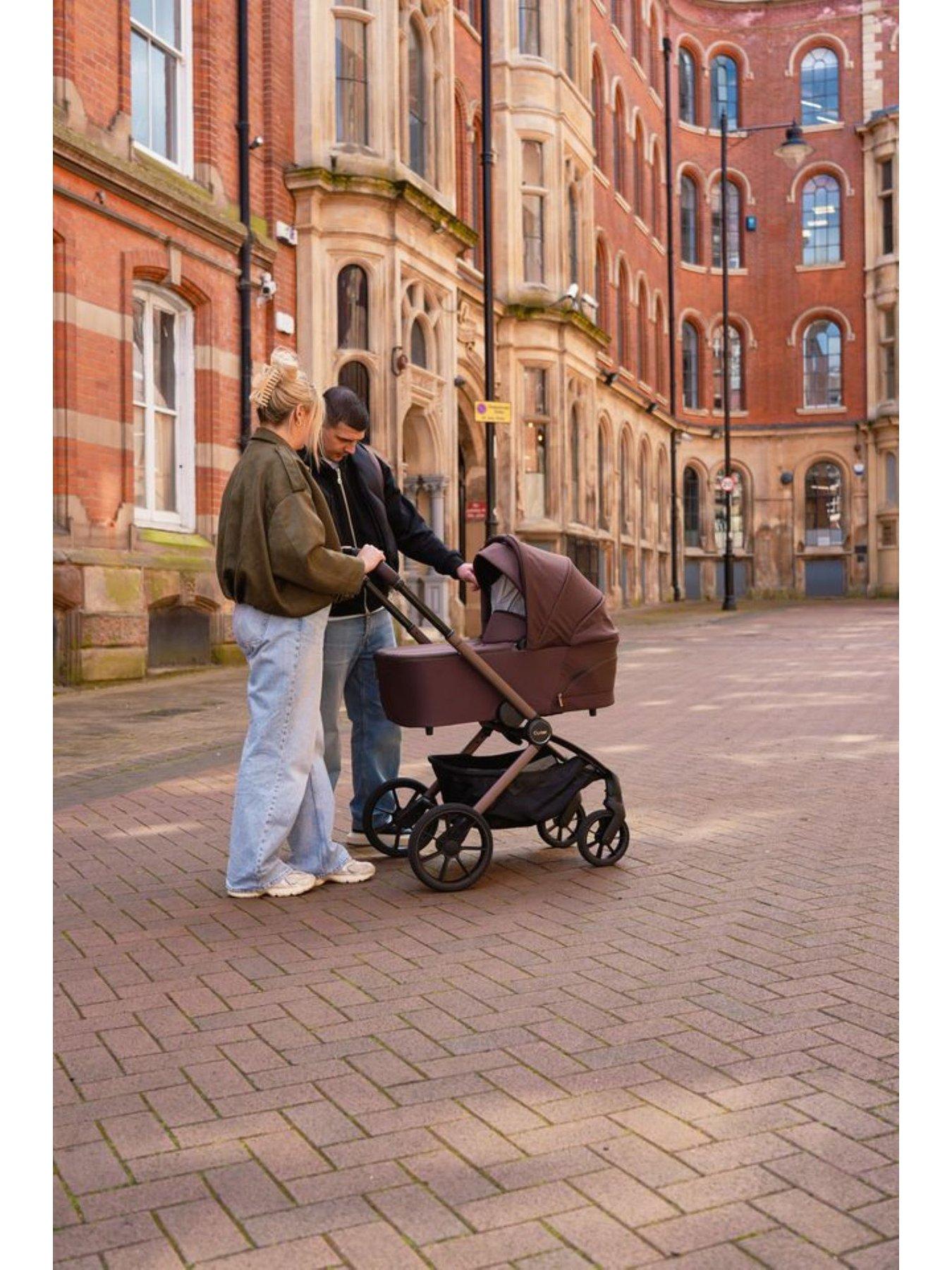 Image 7 of 7 of Oyster Vee Pushchair 360 Spin Bundle - Chocolate