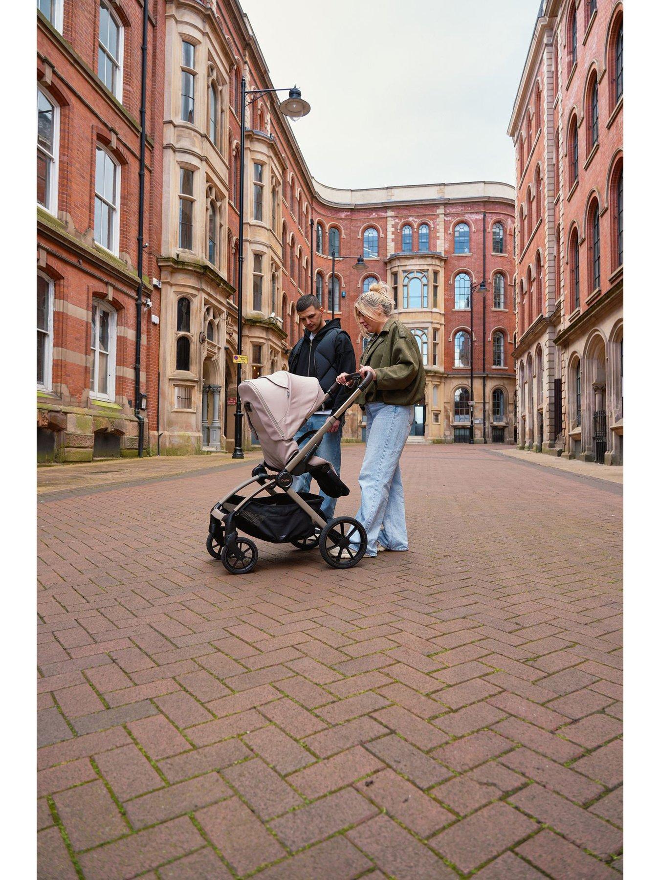 Image 7 of 7 of Oyster Vee Pushchair 360 Spin Bundle - Vanilla