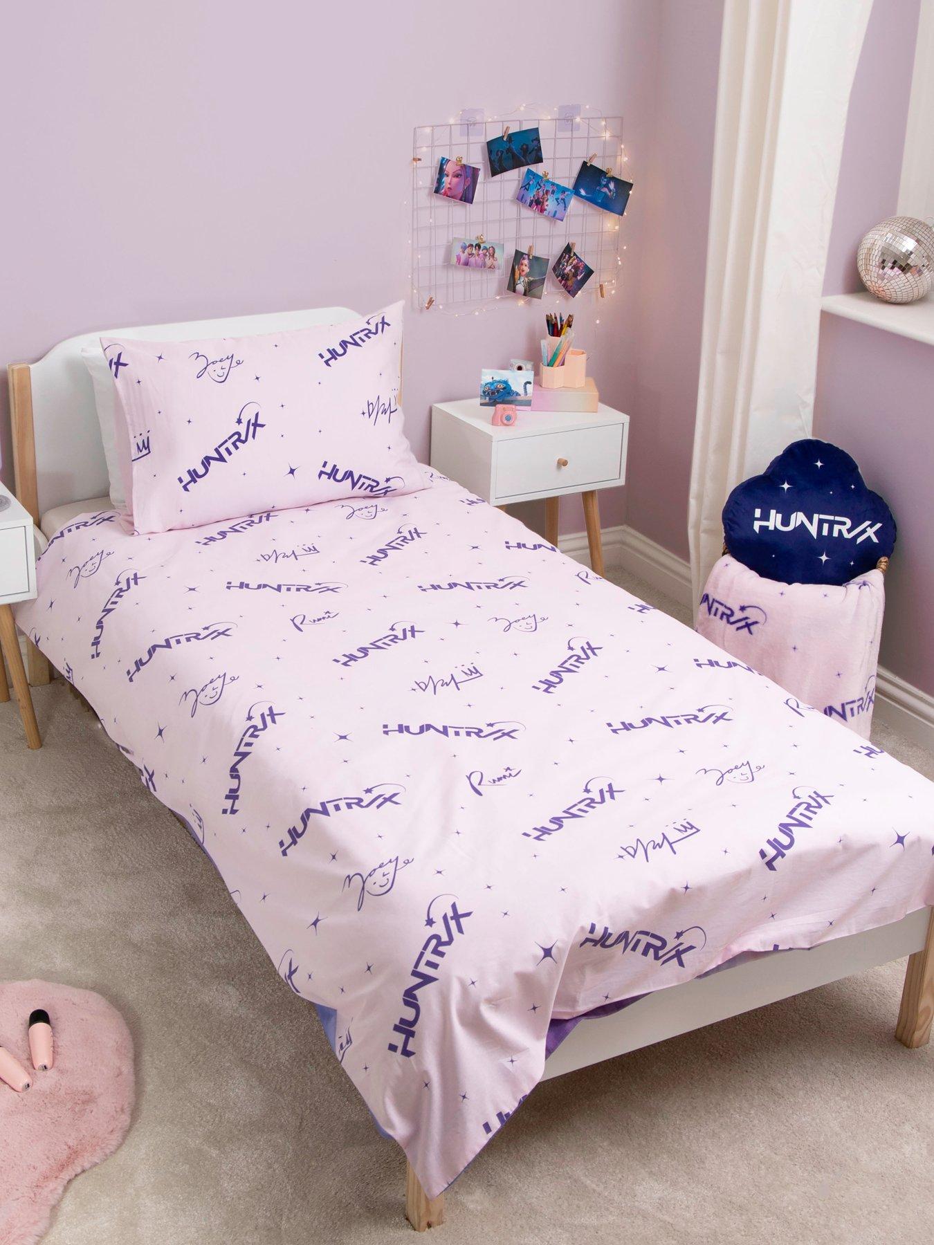 Image 4 of 7 of K-Pop Demon Hunters Signatures Panel Duvet