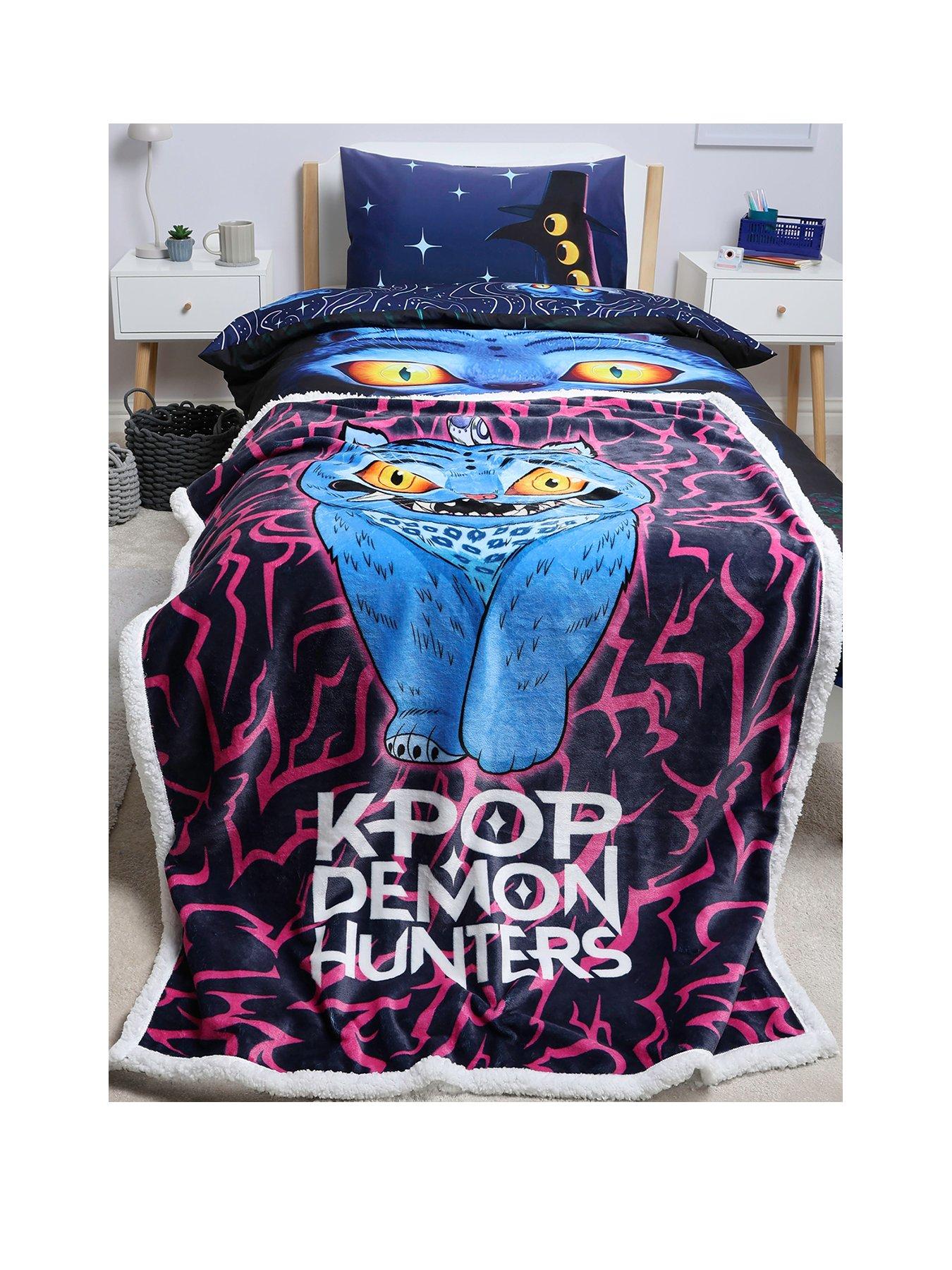Image 2 of 7 of K-Pop Demon Hunters Derpy Pink Sherpa Back Fleece Blanket