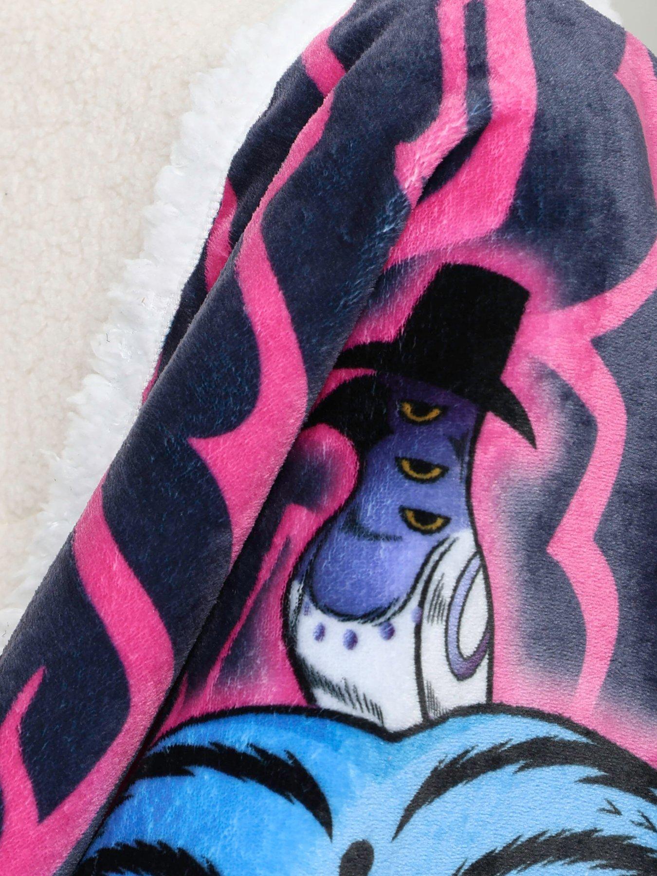 Image 5 of 7 of K-Pop Demon Hunters Derpy Pink Sherpa Back Fleece Blanket