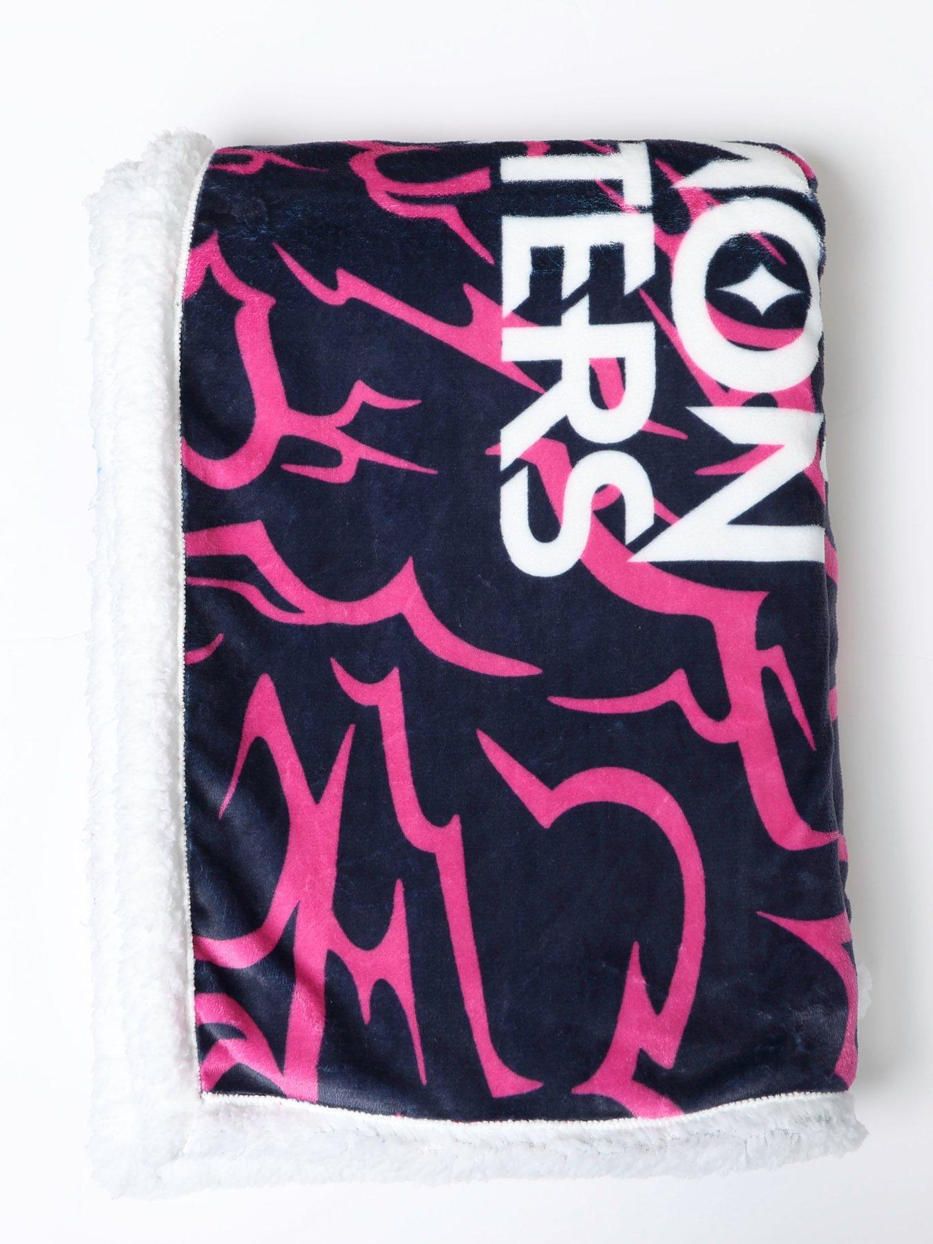 Image 6 of 7 of K-Pop Demon Hunters Derpy Pink Sherpa Back Fleece Blanket