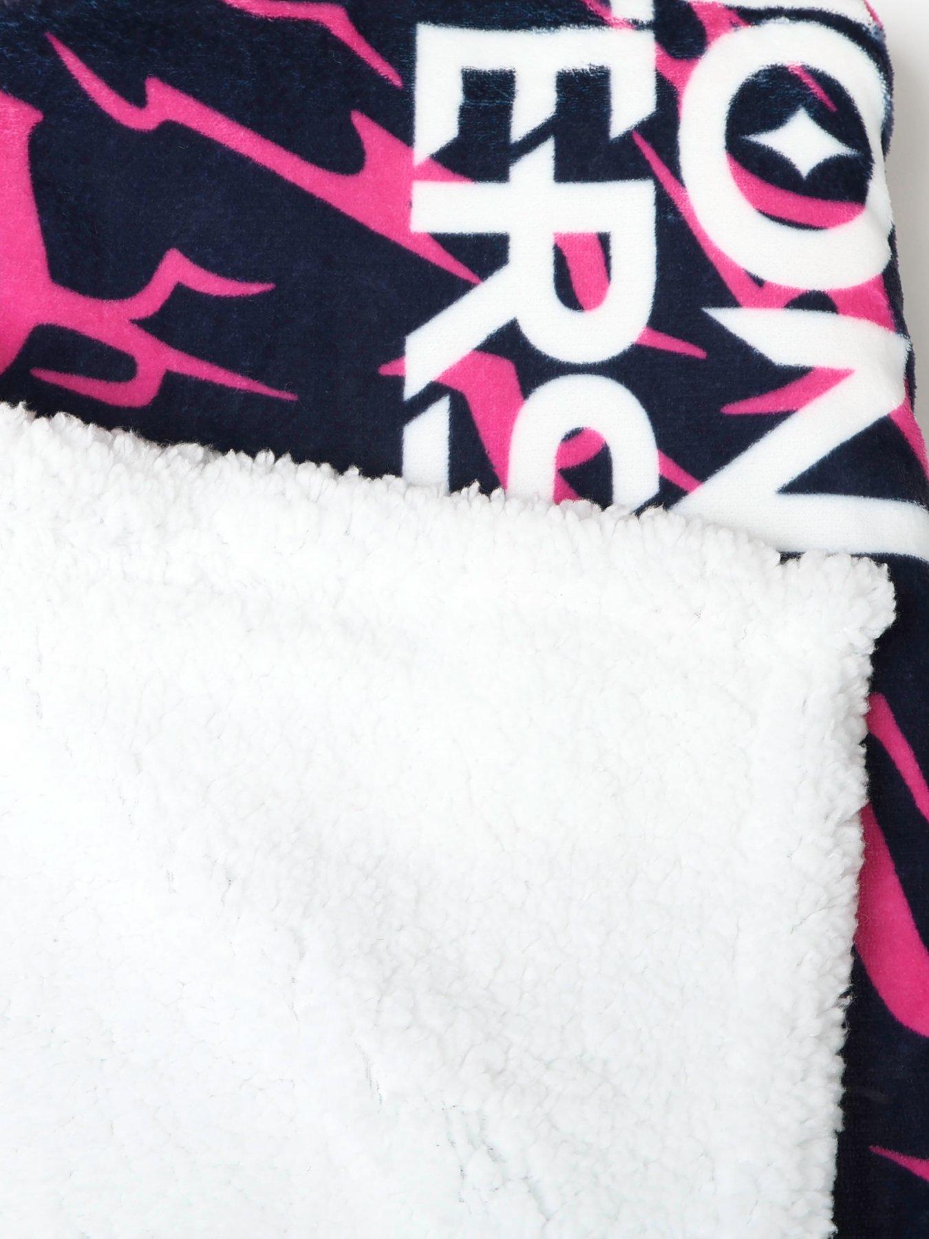 Image 7 of 7 of K-Pop Demon Hunters Derpy Pink Sherpa Back Fleece Blanket