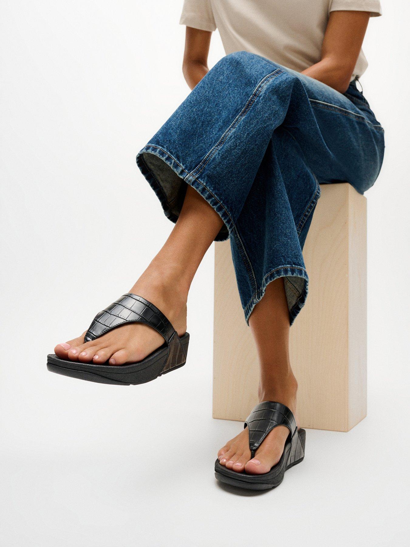 FitFlop Lulu Crocodile Toe-Post Sandals - Black