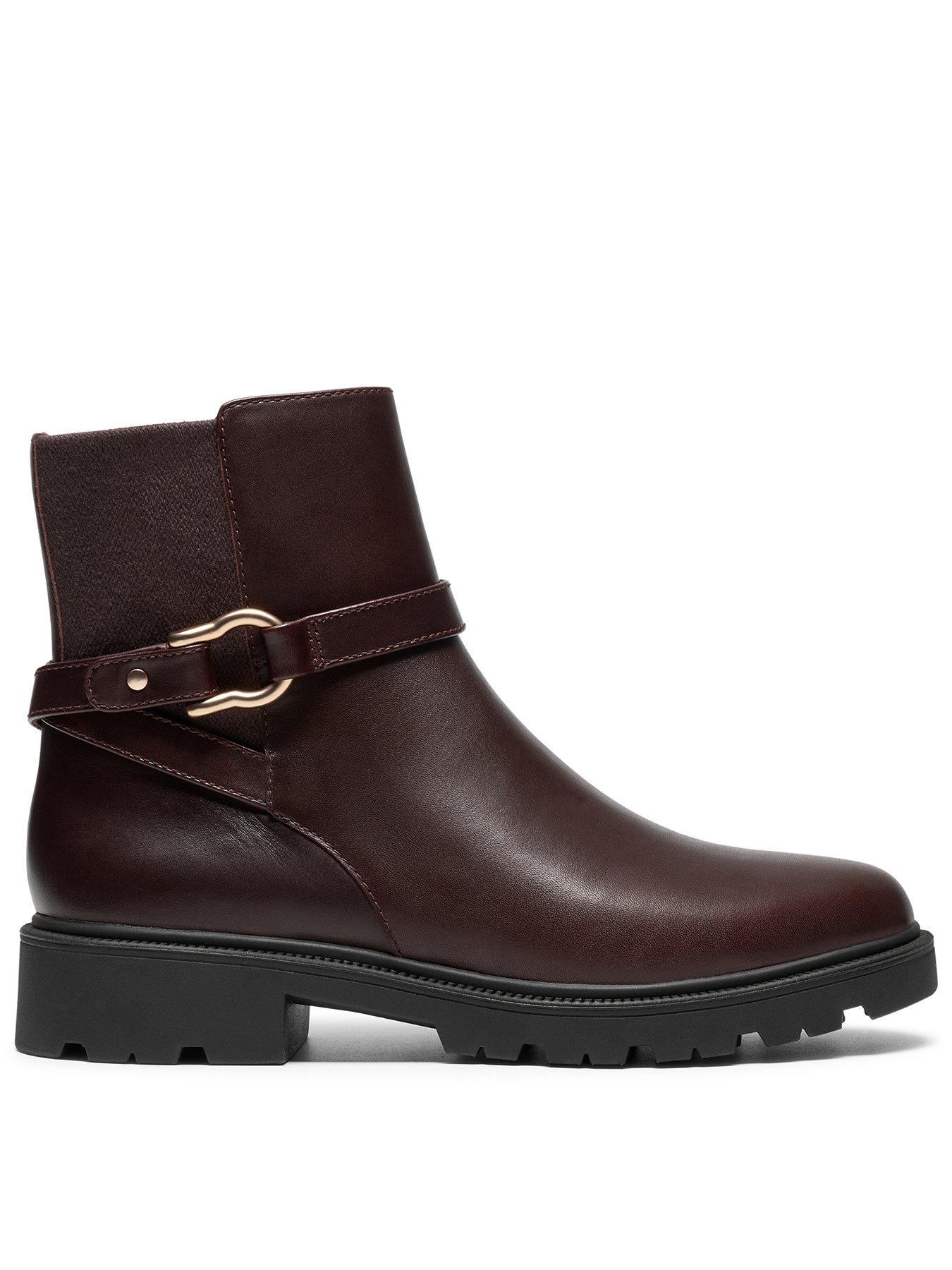 Clarks Code L Bay Mid Brown Boot