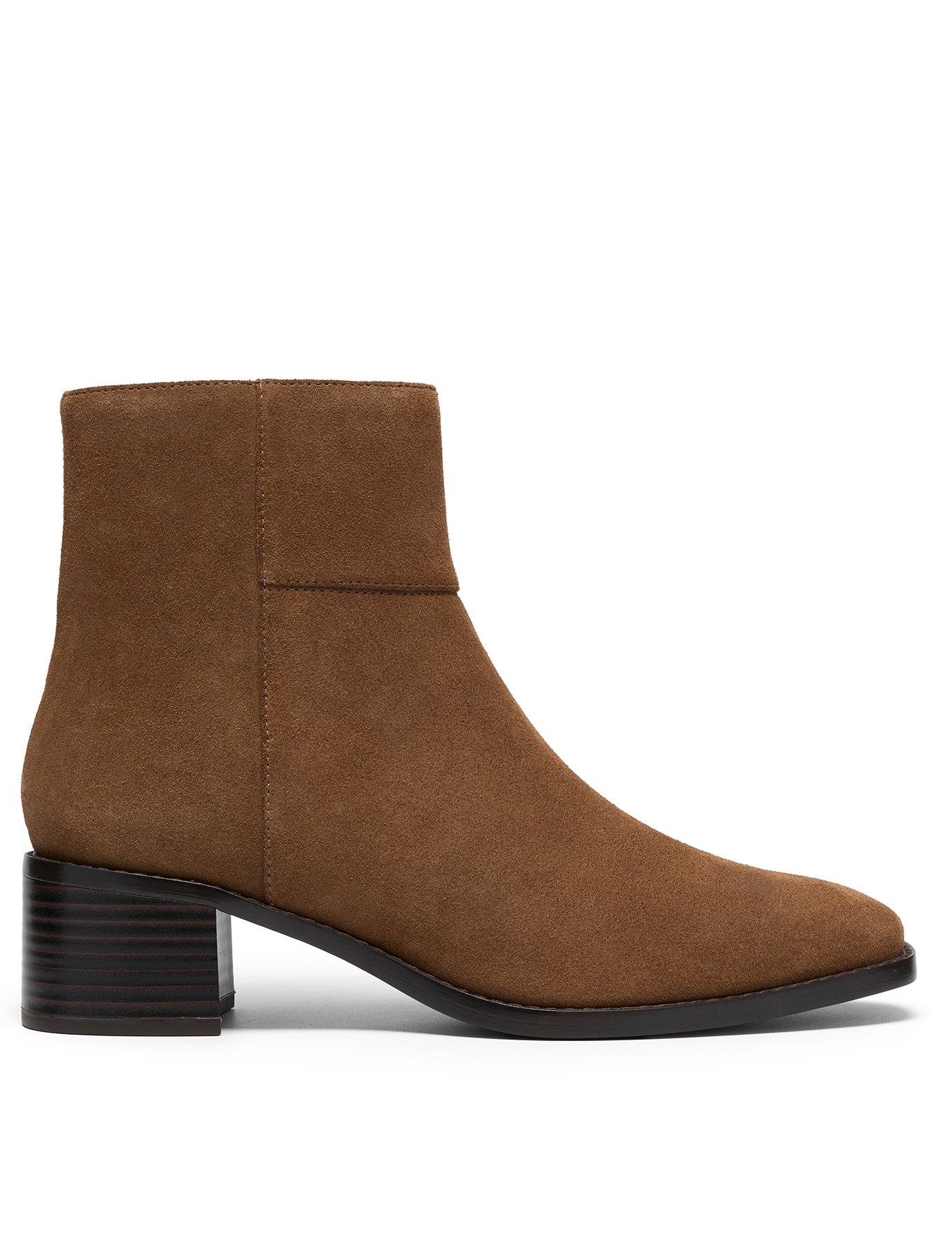 Clarks Wrenn Top Walnut Suede Boot