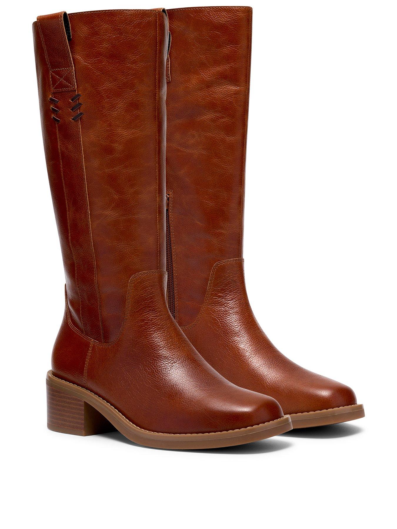 Image 2 of 6 of Clarks Digby Ranch Leather Premium Boot - Brown