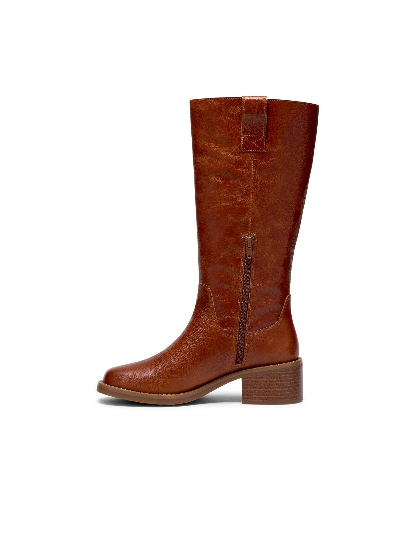 Image 6 of 6 of Clarks Digby Ranch Leather Premium Boot - Brown