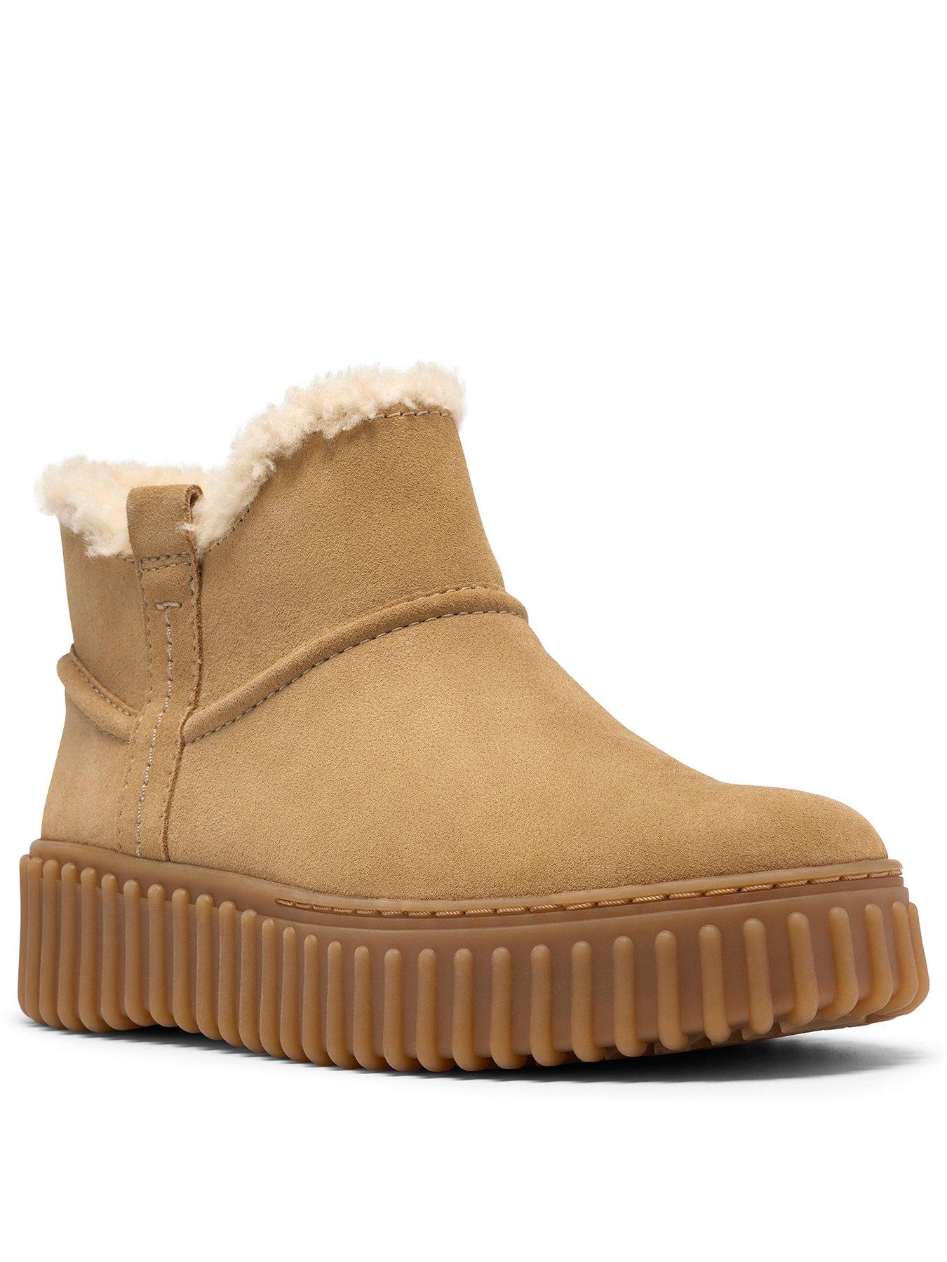 Image 2 of 6 of Clarks Sand Fur Lines Torhill Warm Boot