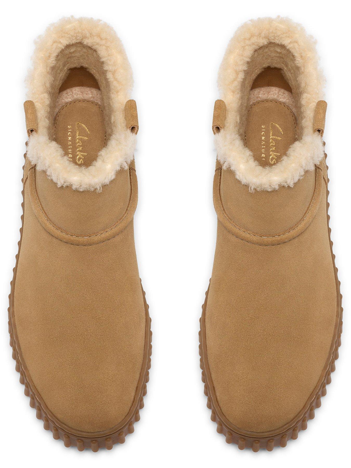 Image 4 of 6 of Clarks Sand Fur Lines Torhill Warm Boot