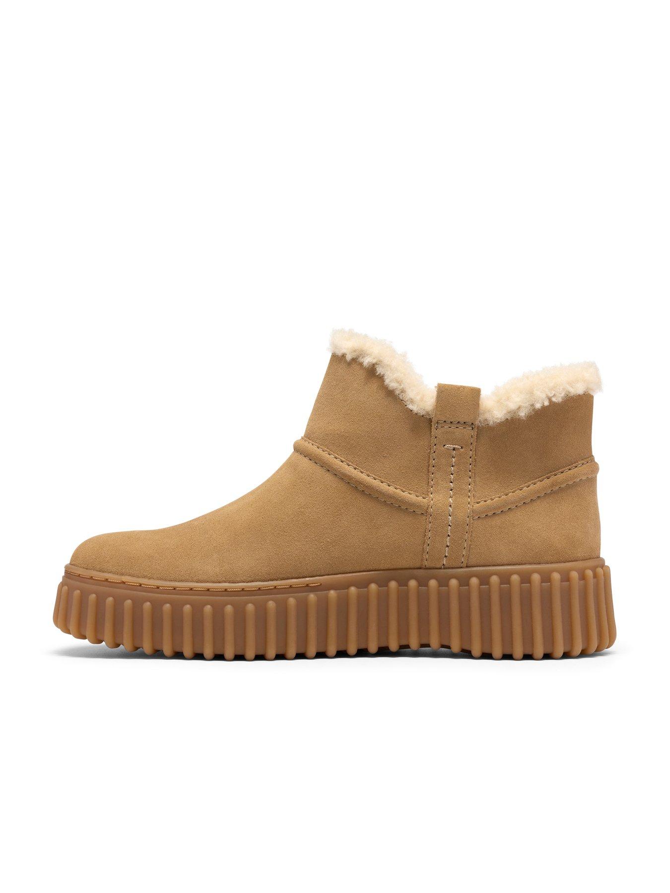 Image 6 of 6 of Clarks Sand Fur Lines Torhill Warm Boot