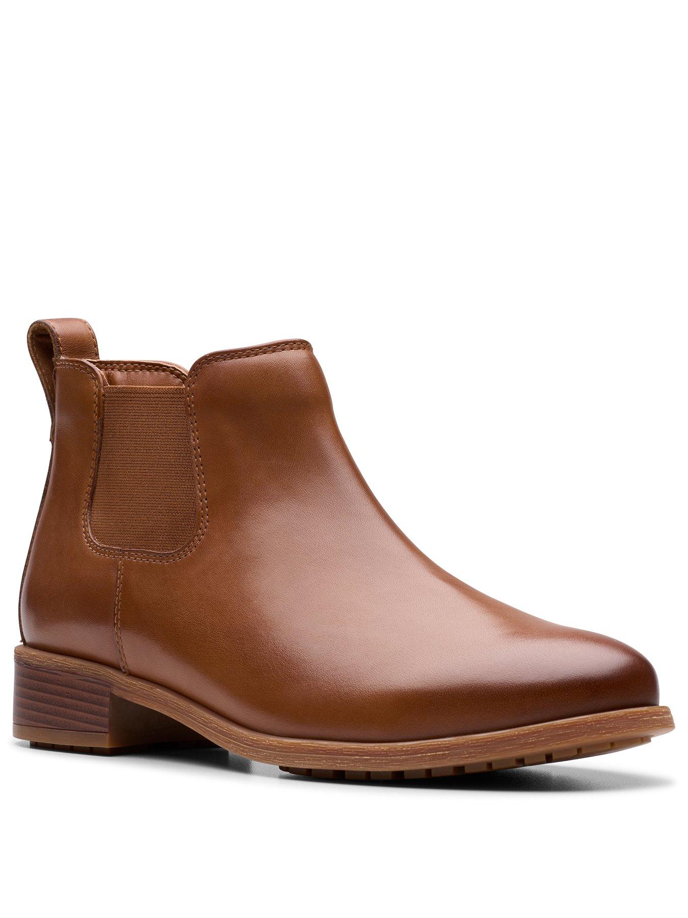 Image 2 of 6 of Clarks Wide Fit Havisham Top