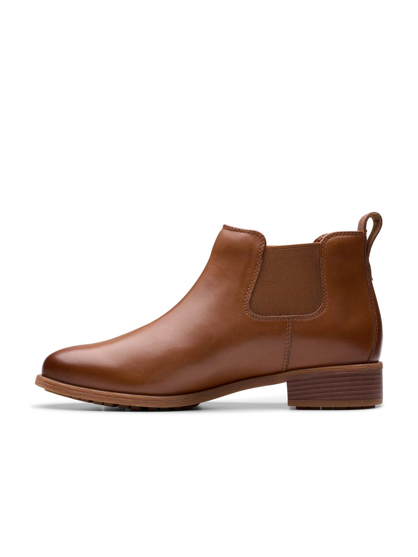 Image 6 of 6 of Clarks Wide Fit Havisham Top