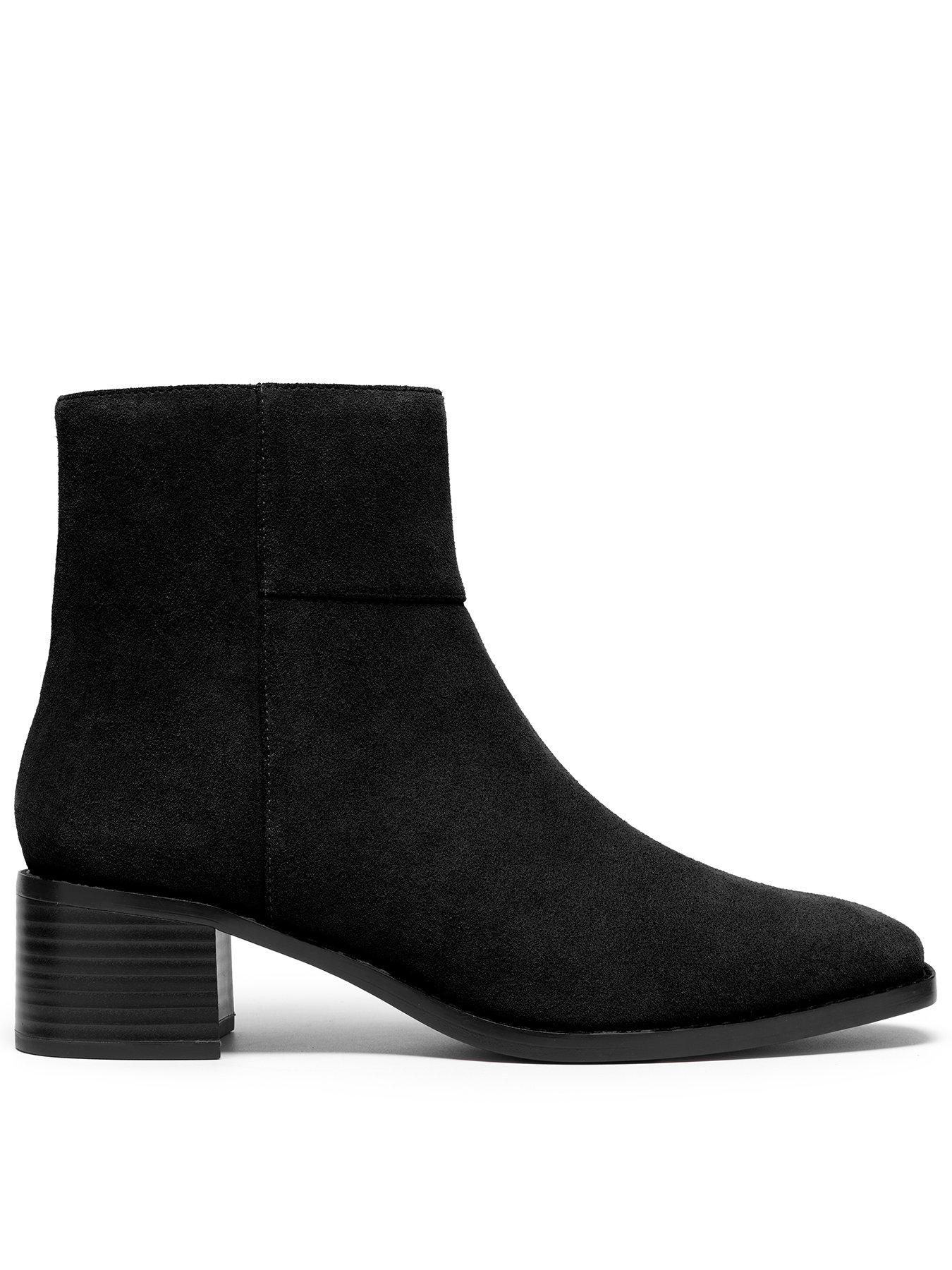 Clarks Wrenn Top Suede Boot - Black