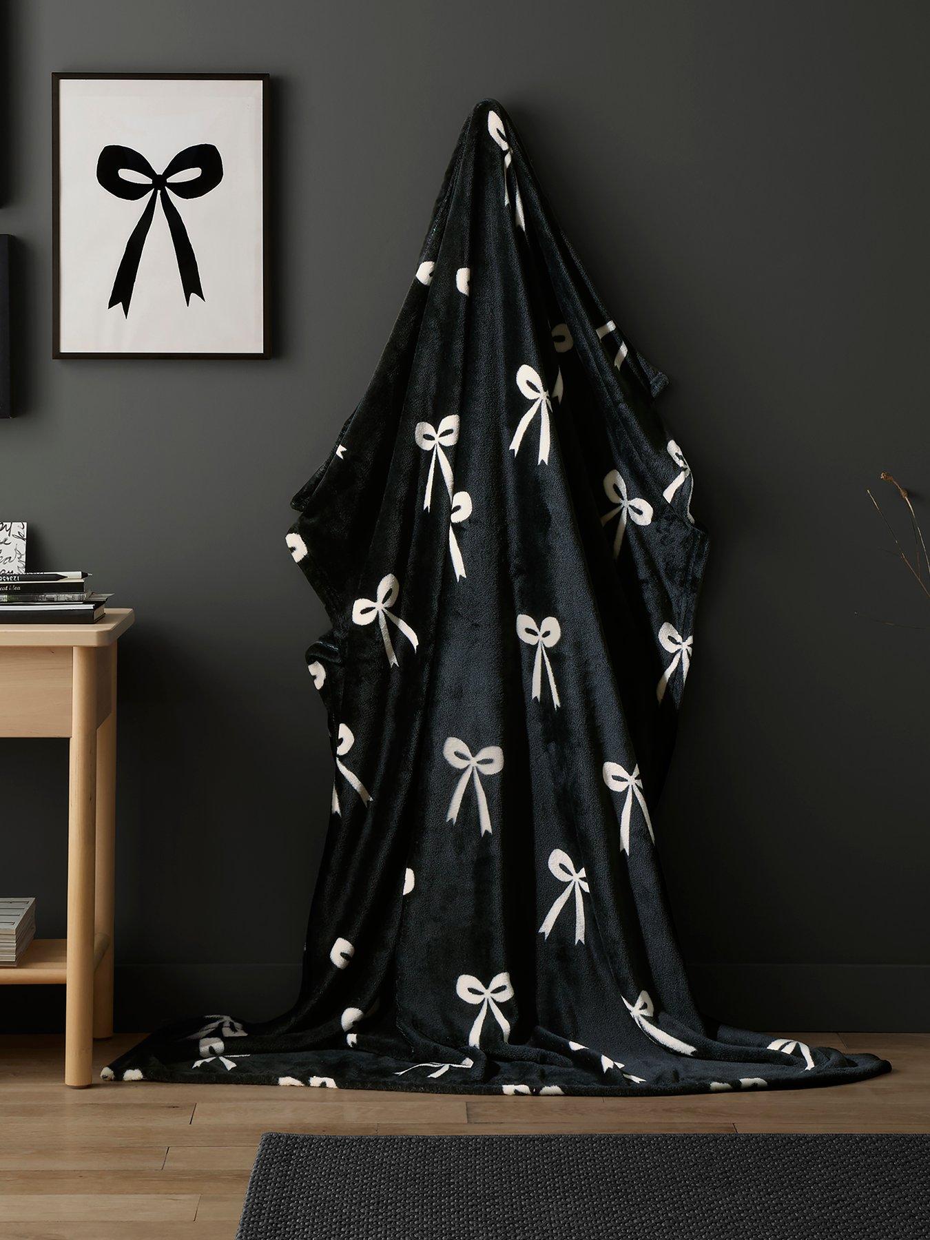 Fusion Bows Throw In Monochrome