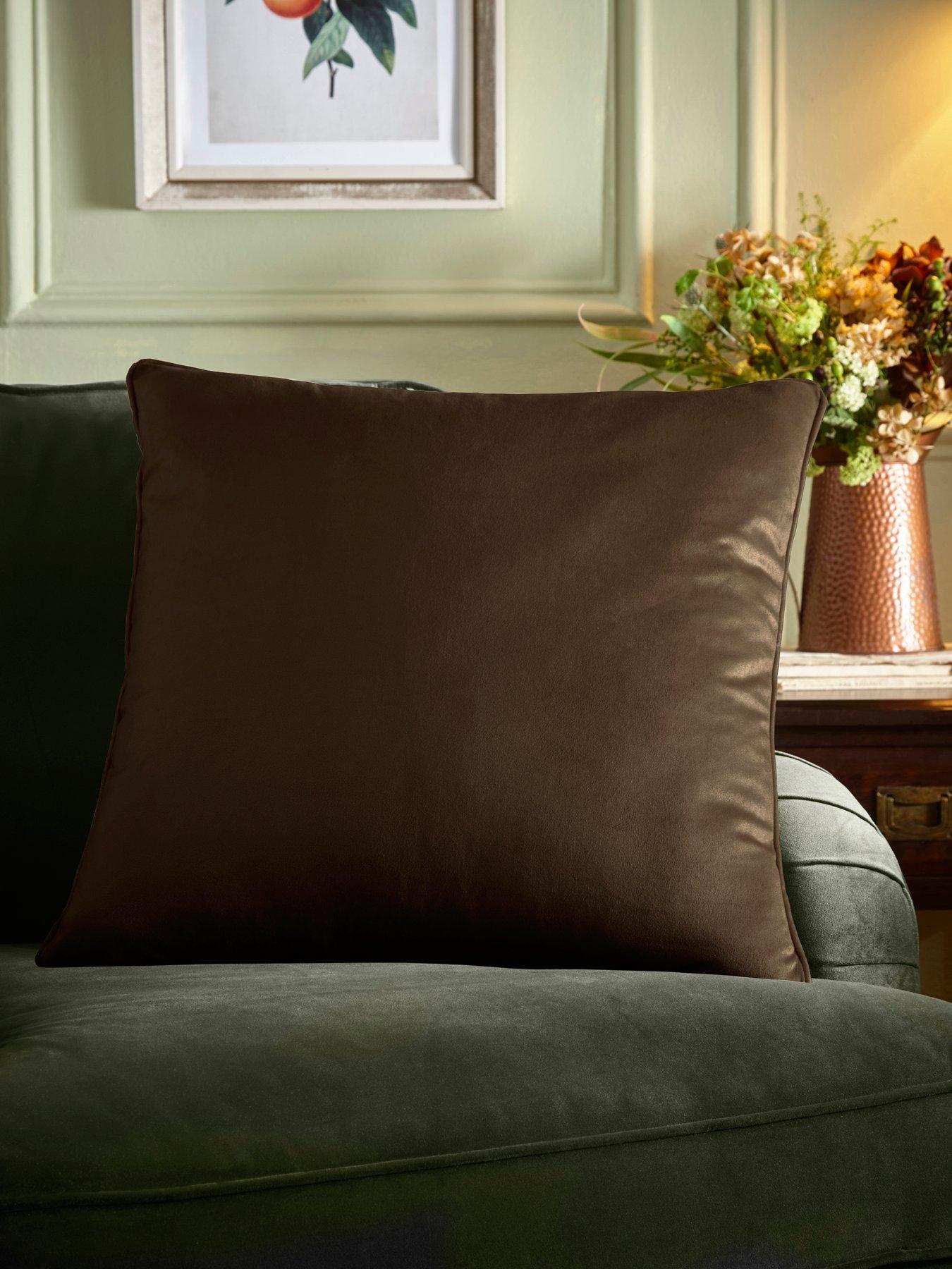 Appletree Harlan Velvet Filled Cushion Ls In Chocolate