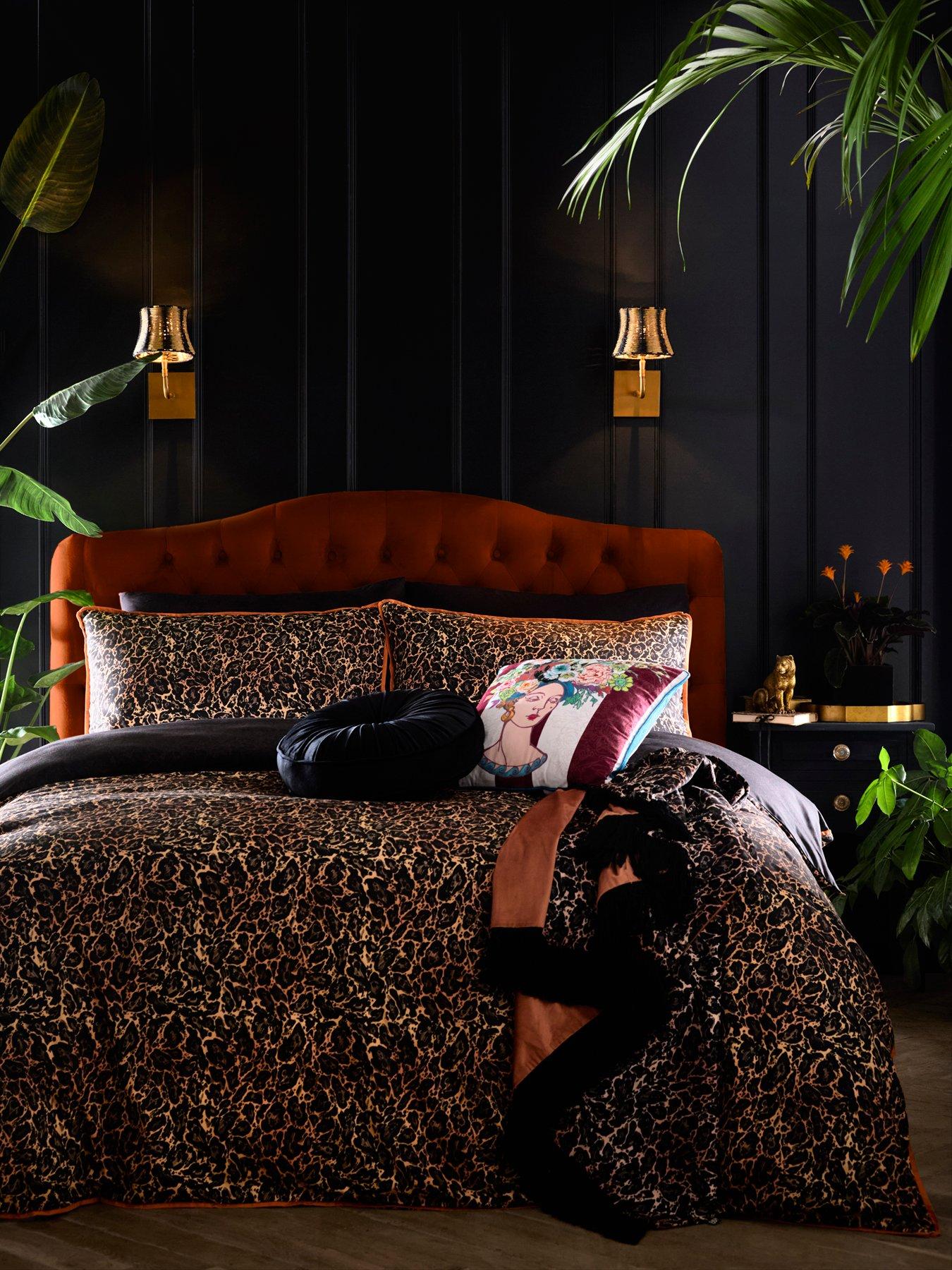 Image 4 of 5 of Laurence Llewelyn-Bowen Round Pleat Round Cushion In Black