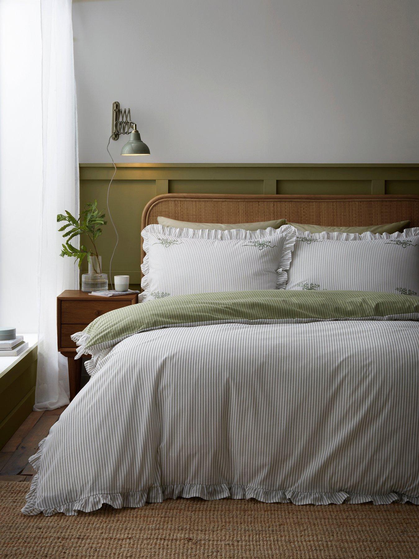 Appletree Frilled Embroidered Bow Stripe Duvet Cover Set In Green