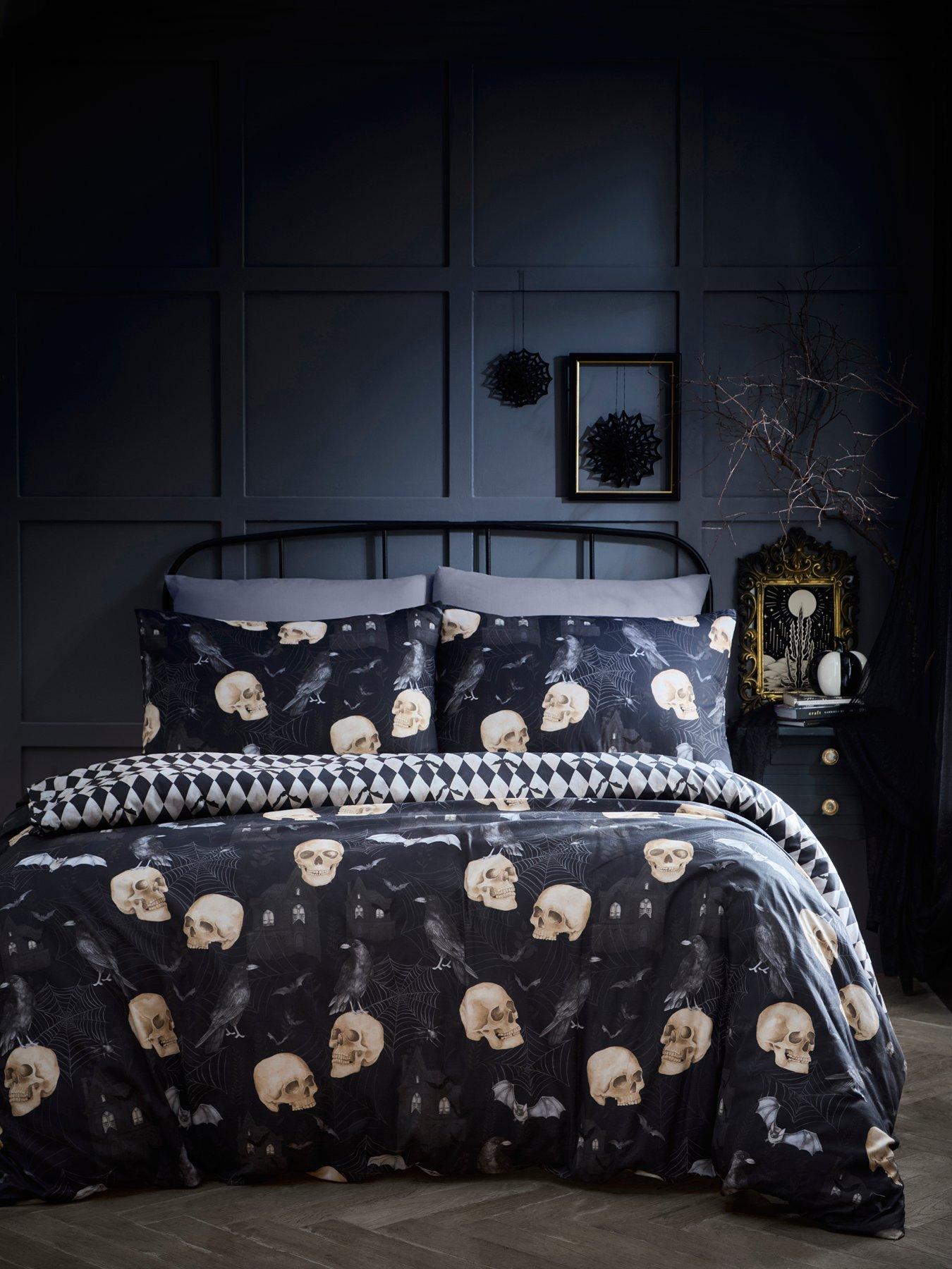 Image 1 of 4 of Fusion Gothic Skulls Duvet Cover Set In Black