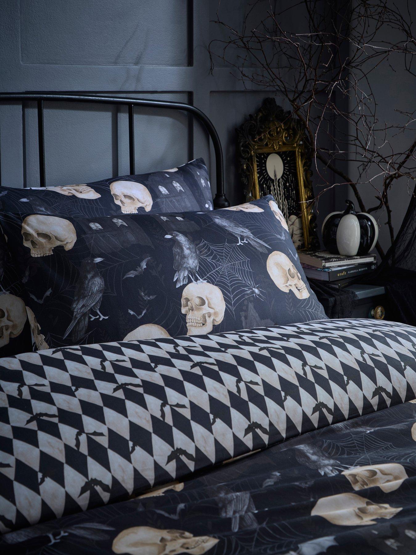 Image 3 of 4 of Fusion Gothic Skulls Duvet Cover Set In Black