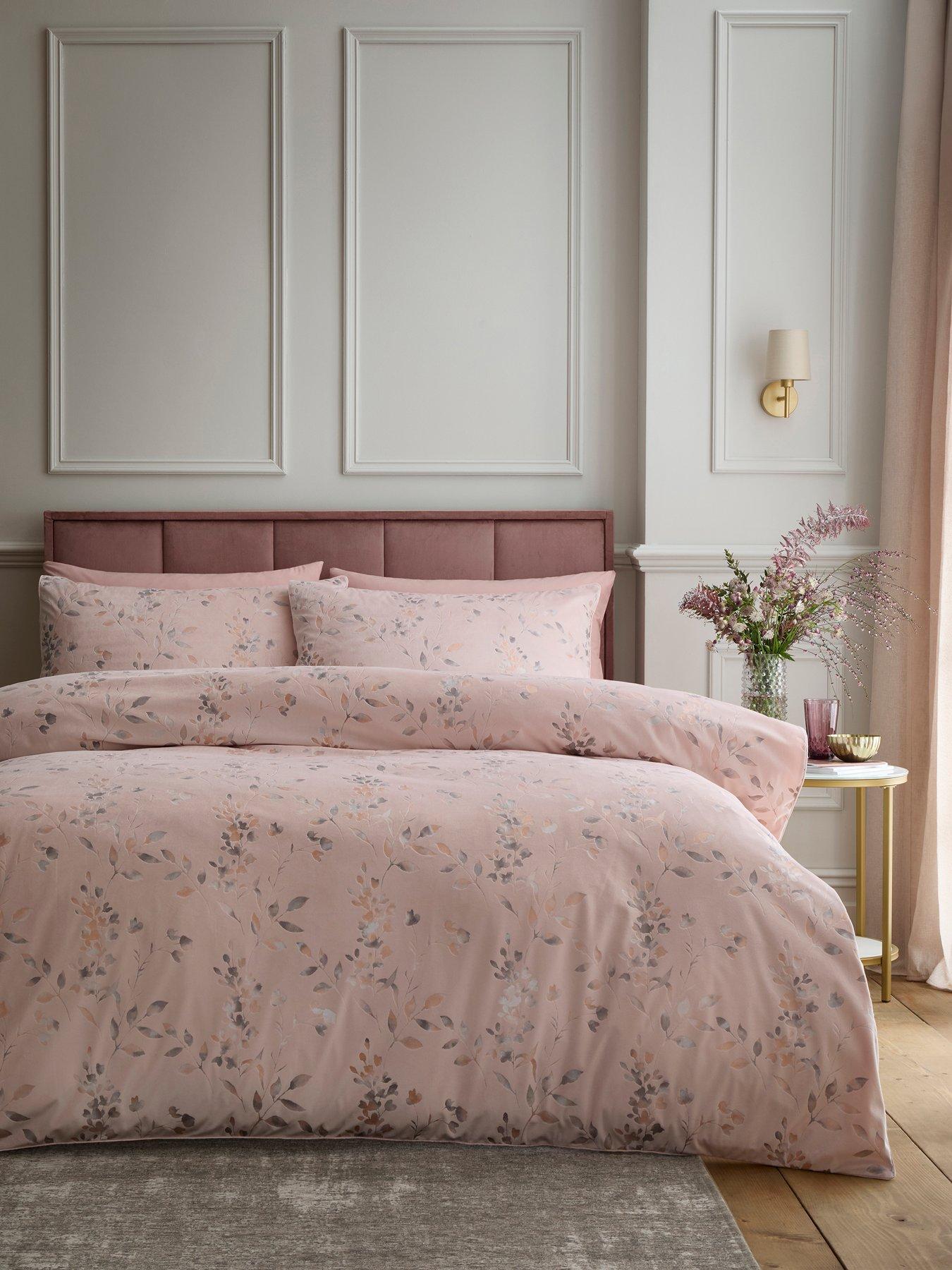 Soiree Metallic Leaf Duvet Cover Set In Pink