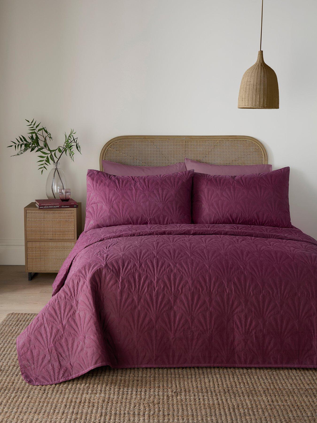 Serene Cavali Bedspread In Berry