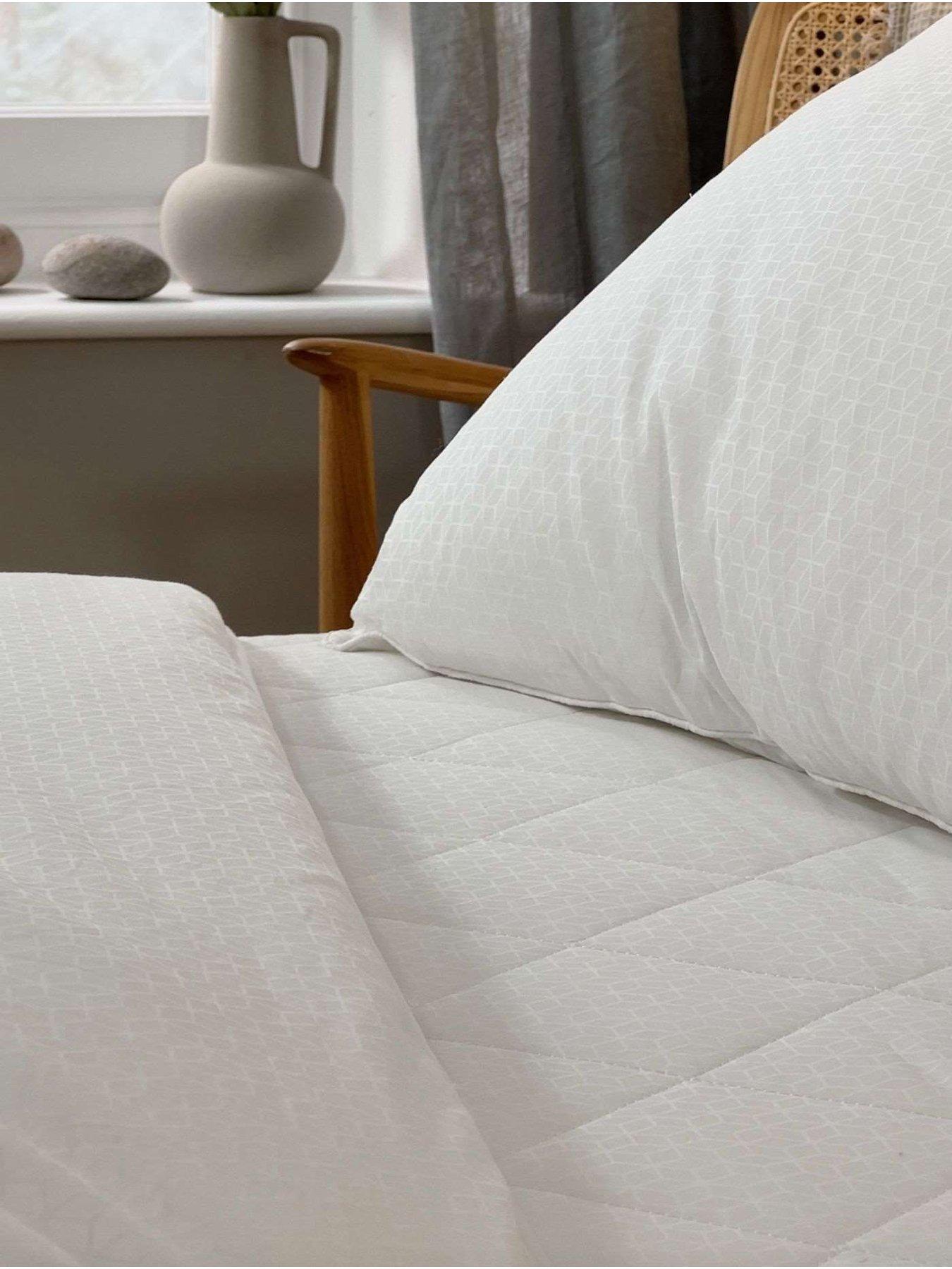 The Fine Bedding Company Smart Temperature Cooling Cotton Mattress Protector