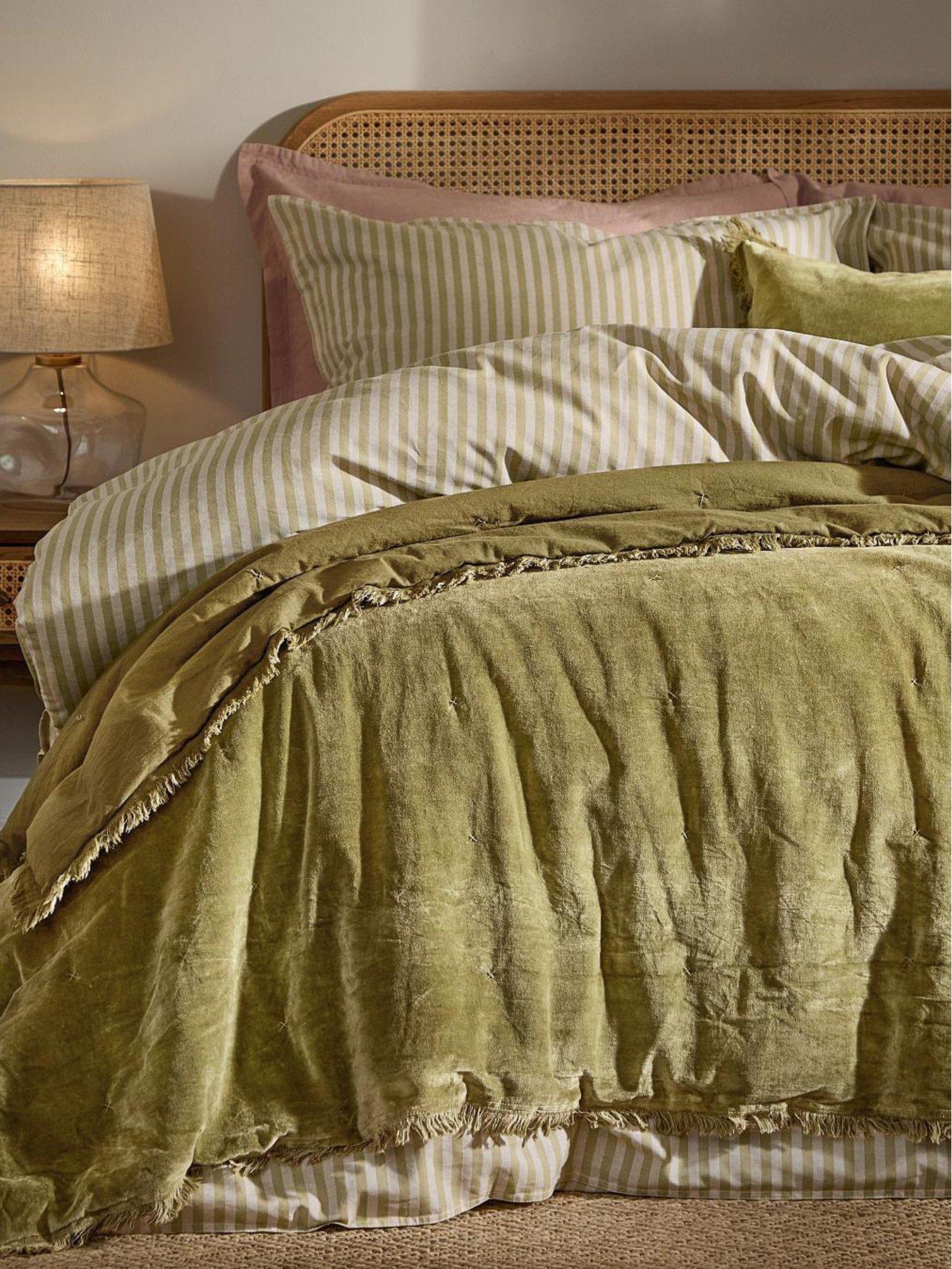 Yard Jaye 140x220 Filled Bedspread Moss