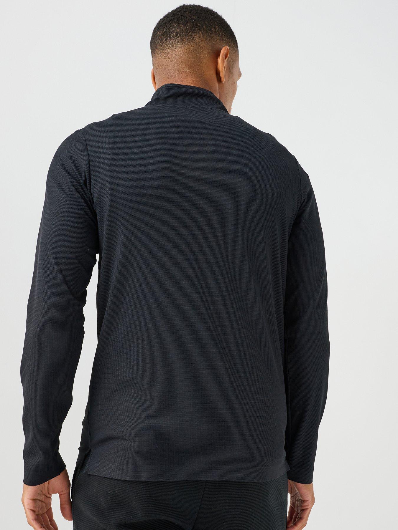 Image 2 of 5 of Ellesse Men's Edmond 1/4 Zip Textured Sports Top - Black