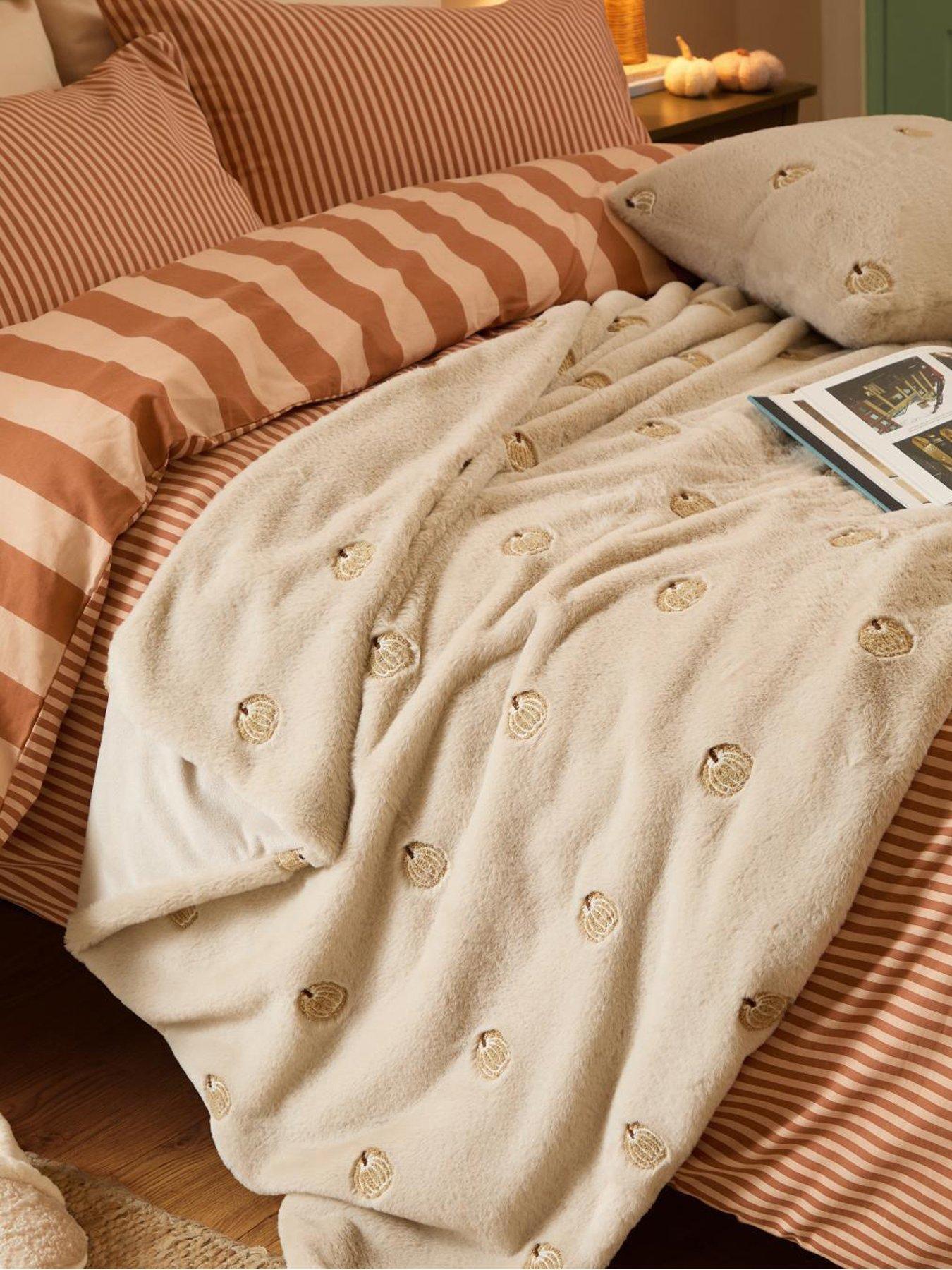 Furn Autumn Pumpkins 130x180 Throw Natural