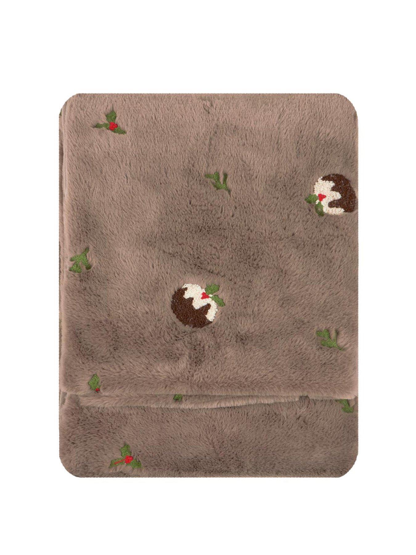 Furn Festive Puddings 130x180 Throw Mocha