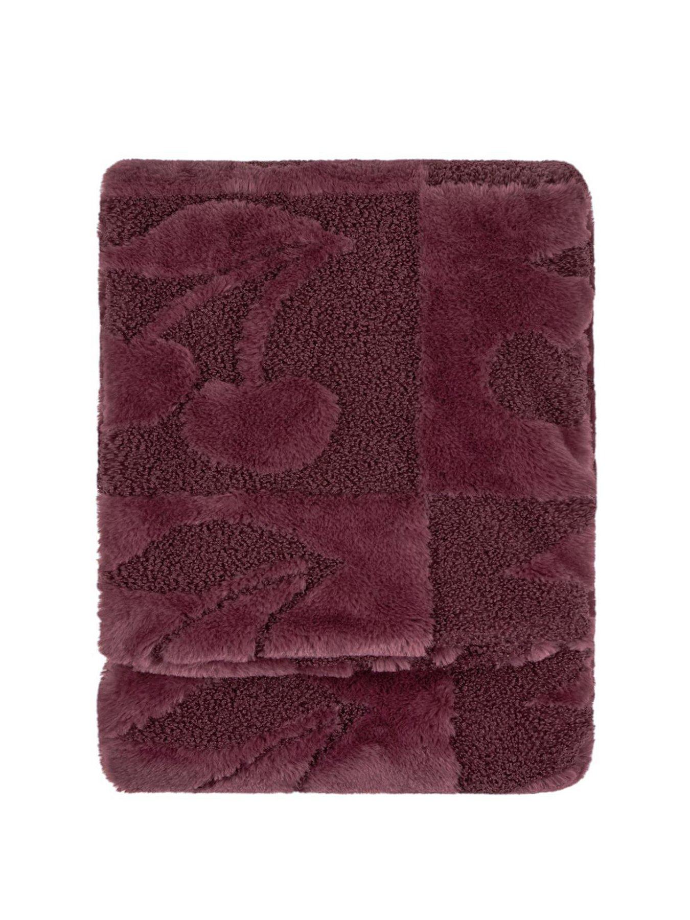 Furn Fur Boucle Cherries 140x180 Throw Morello