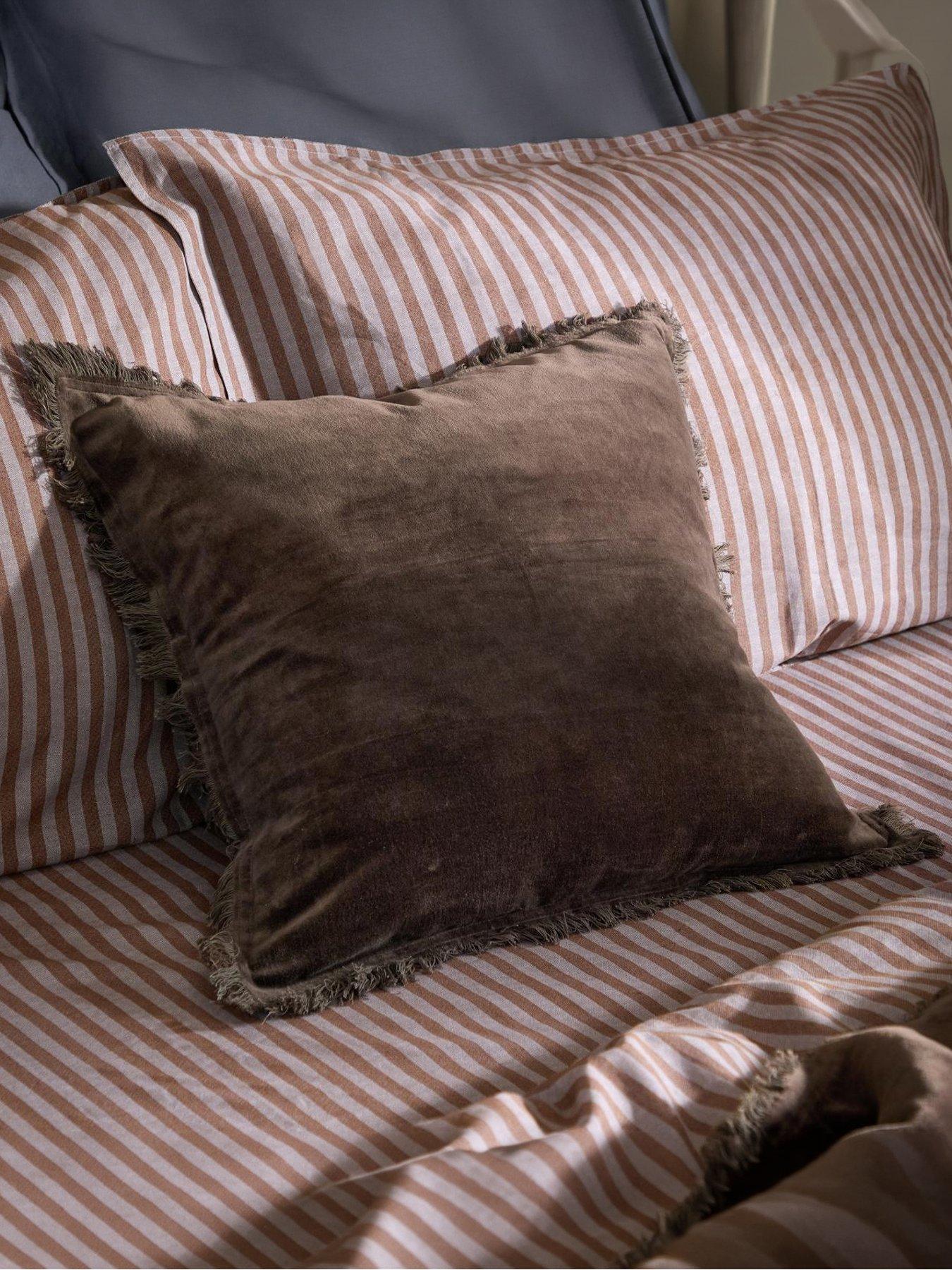 Yard Jaye 45x45 Polyester Cushion Bitter Chocolate
