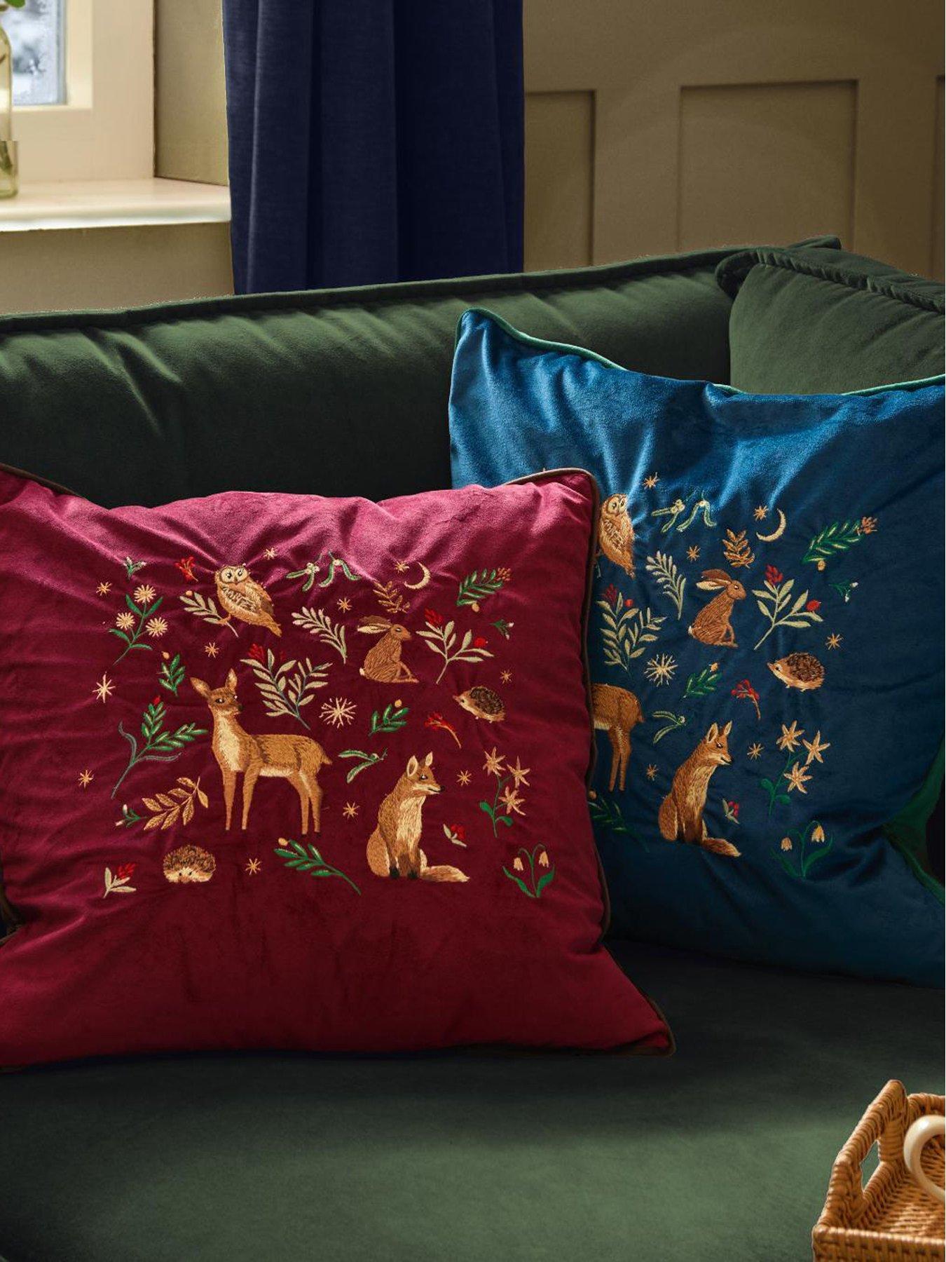 Image 6 of 6 of Furn Berry Woods 45x45 Polyester Cushion Burgundy