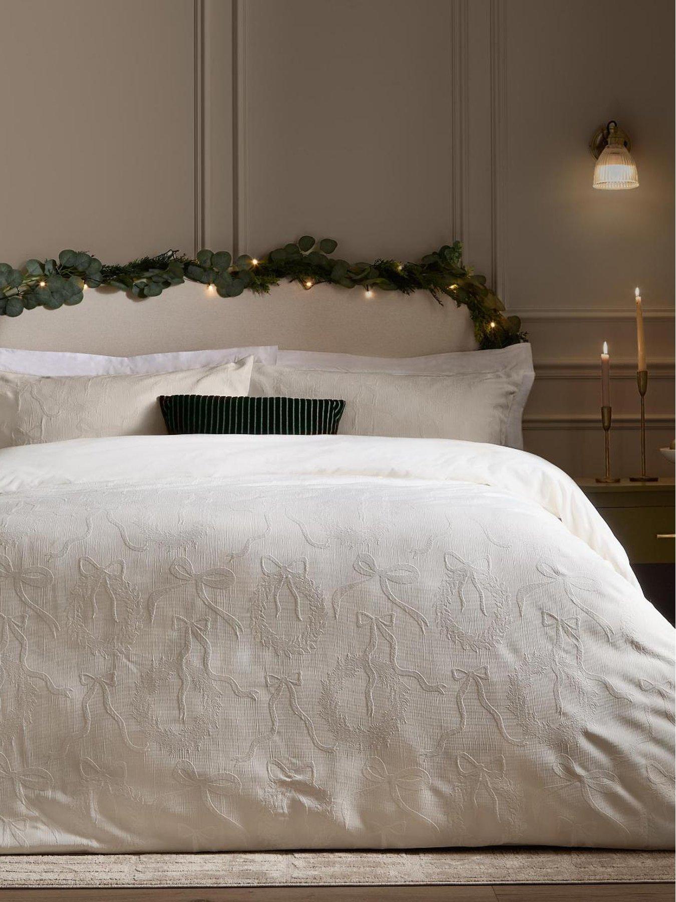 Paoletti Winter Wreath Duvet Set White