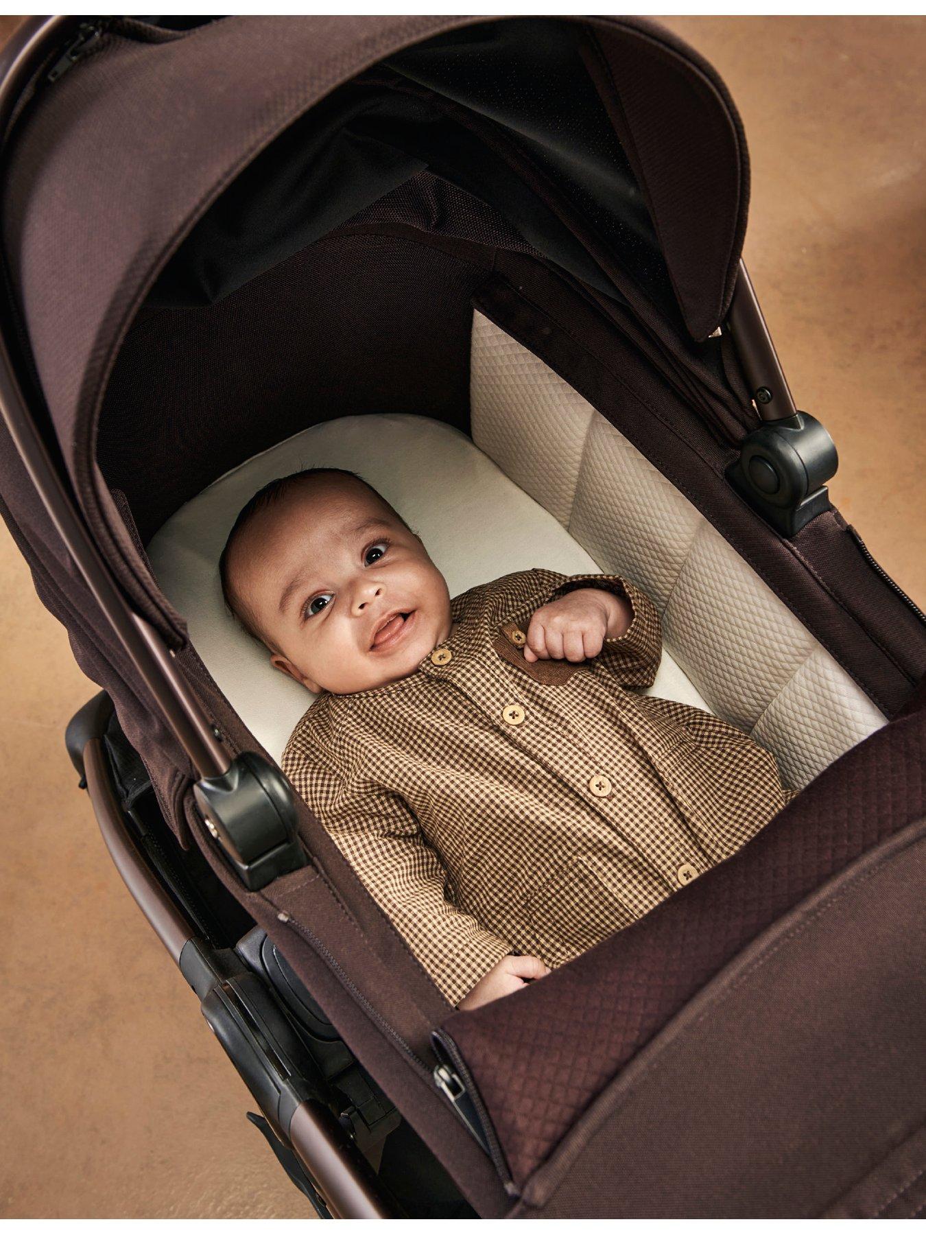Image 4 of 7 of Mamas & Papas Ocarro&sup2;&nbsp;Americano Essential Stand Bundle