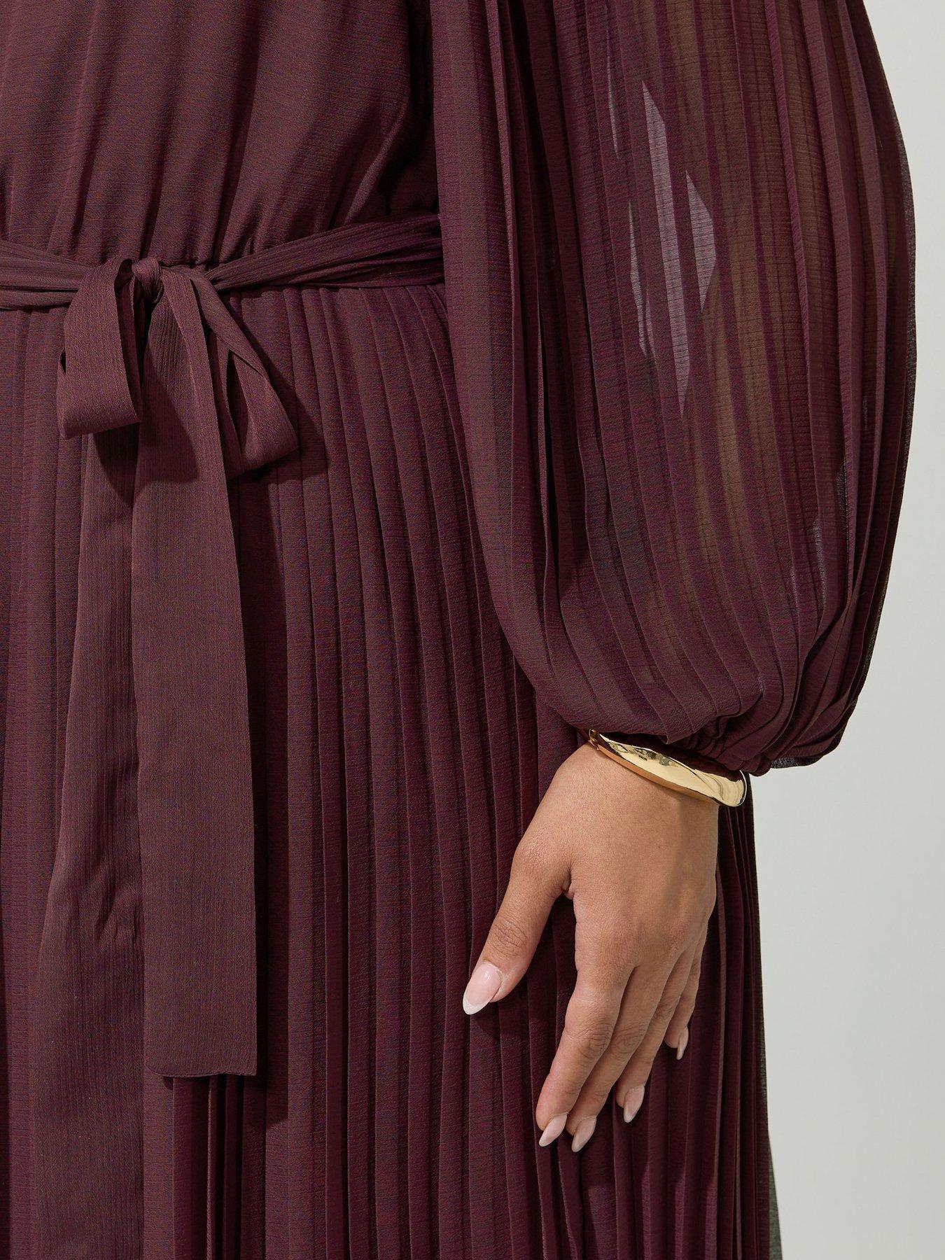 Image 4 of 4 of Yours Curve Sweetheart Pleated Dress - Burgundy