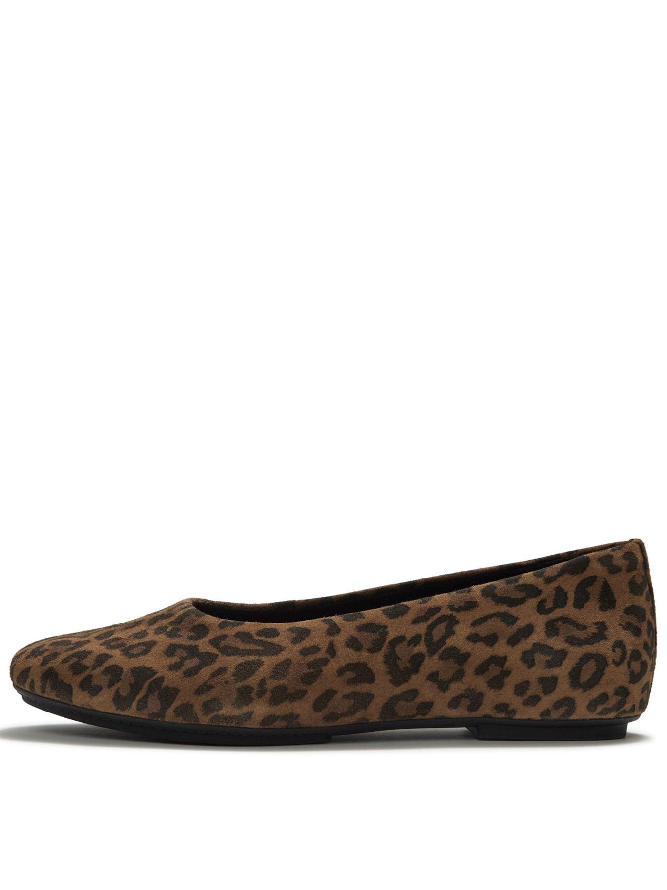 Image 1 of 5 of FitFlop Delicato Ballerina - Tan/black