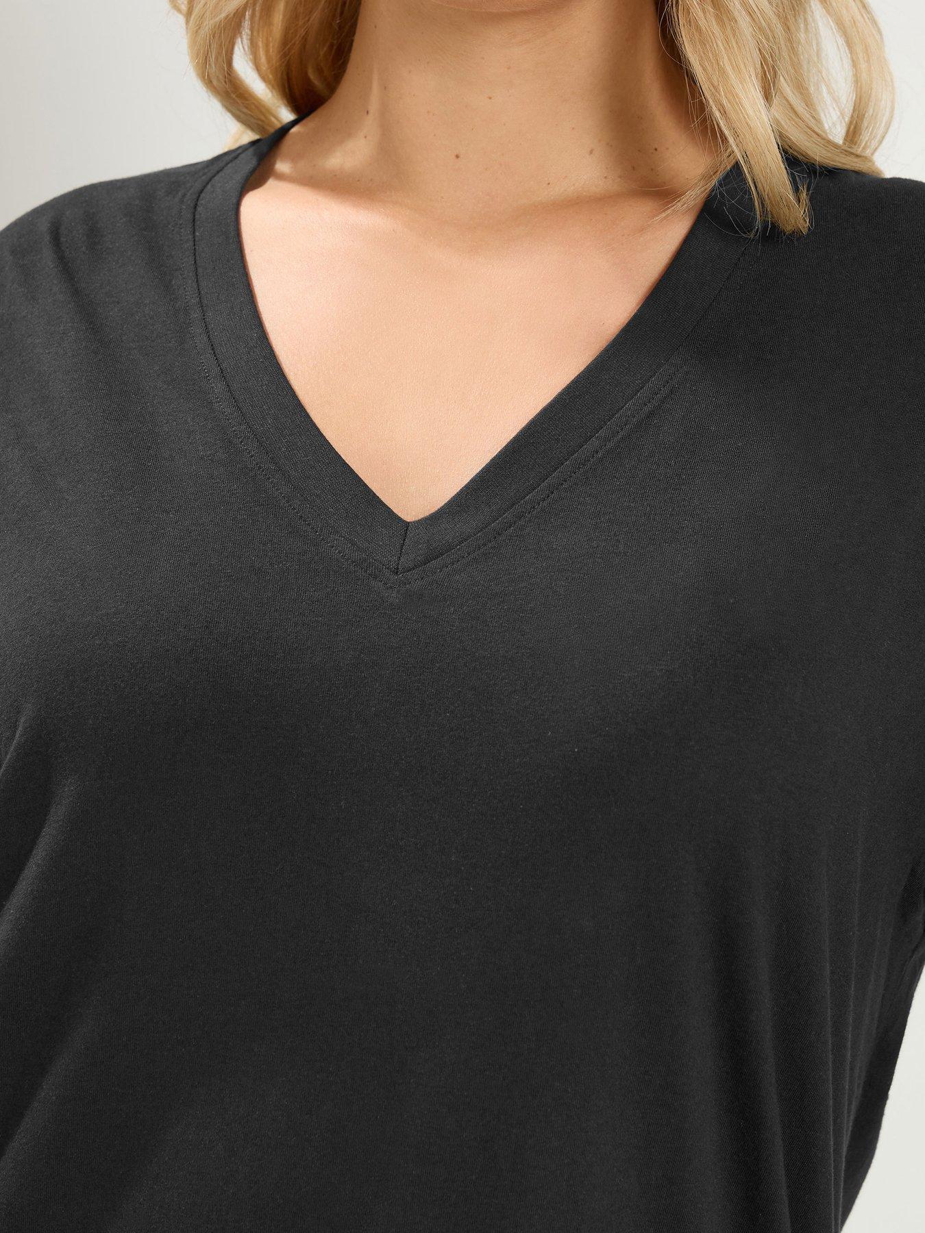 Image 4 of 4 of Yours Curve Relaxed Longline V-Neck T-Shirt - Black