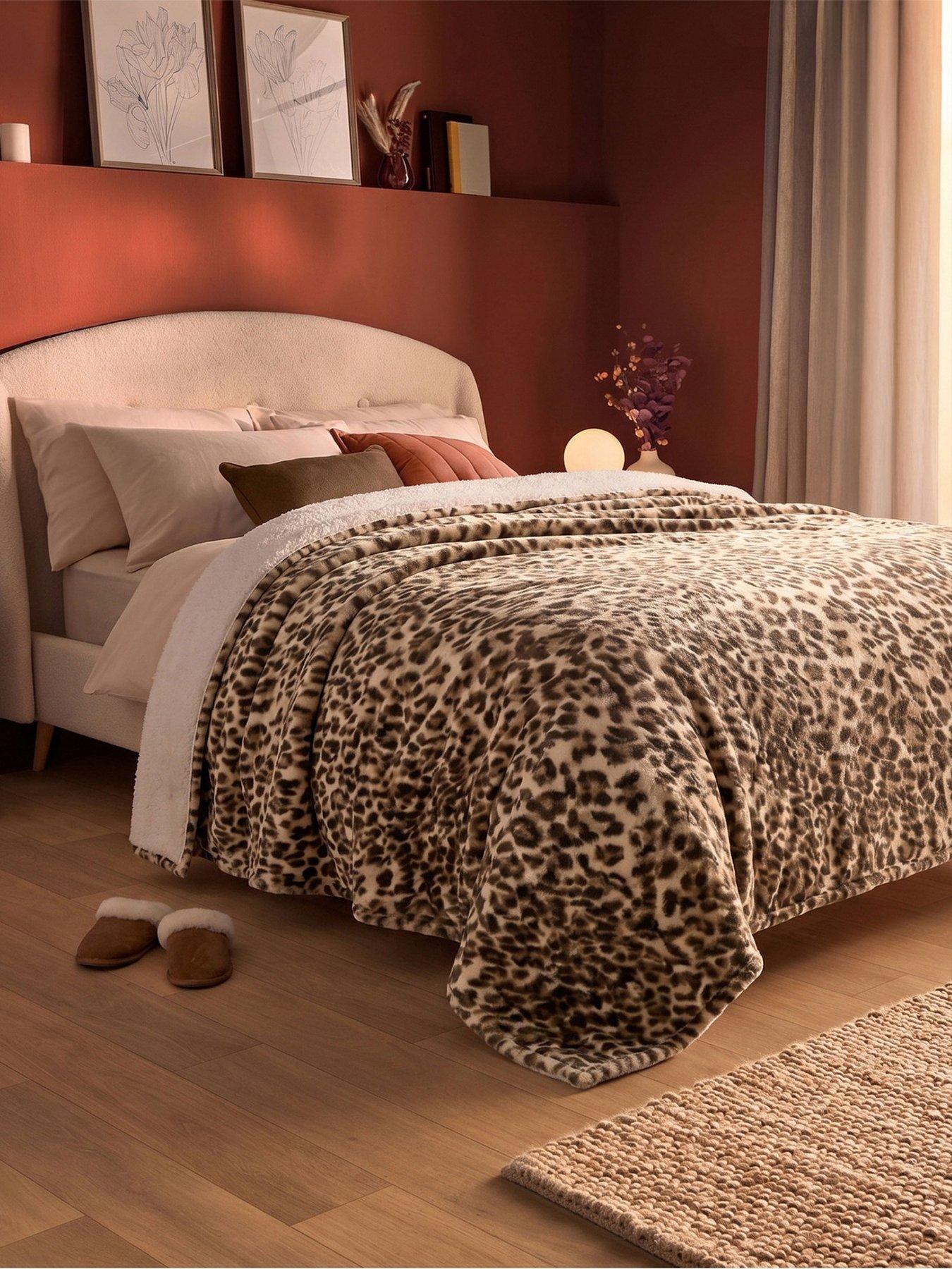 Image 6 of 7 of Silentnight Heat Genie Self-Heating Giant Blanket Faux Fur Leopard