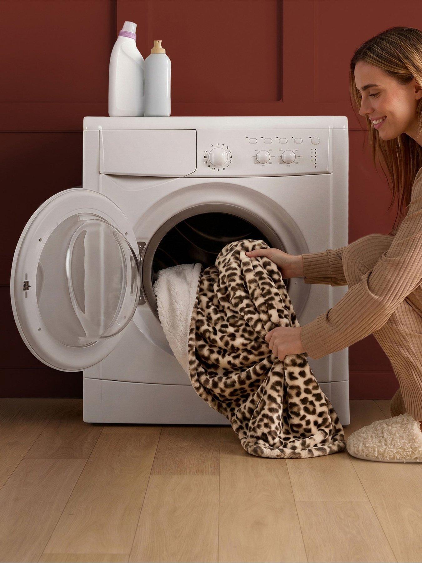 Image 7 of 7 of Silentnight Heat Genie Self-Heating Giant Blanket Faux Fur Leopard